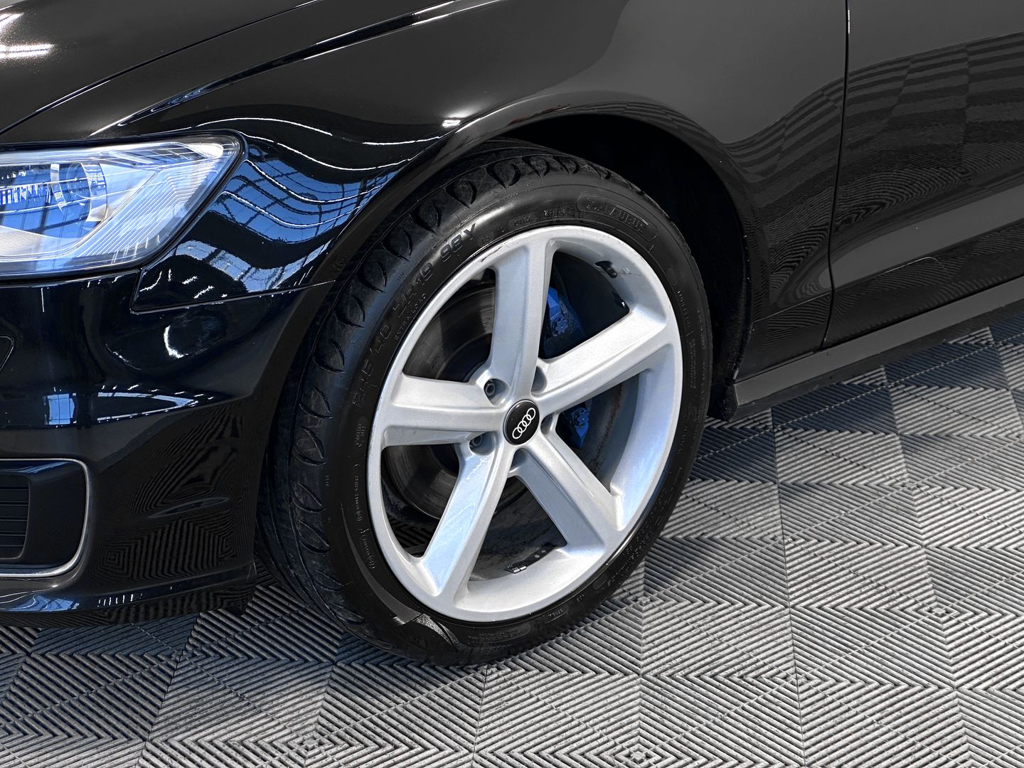 Audi A6, IV (C7) Рестайлинг 1.8 AMT (190 л.с.)