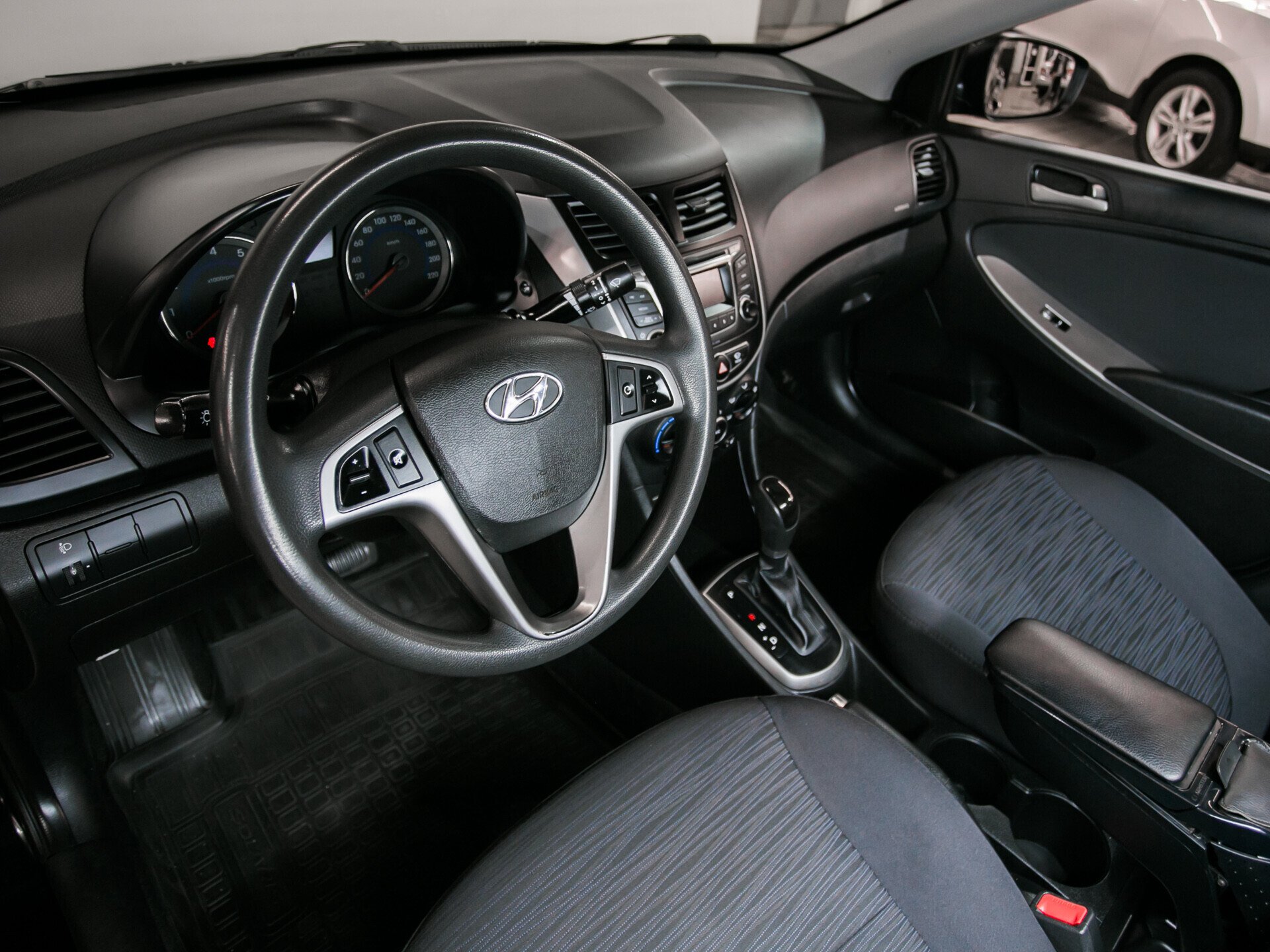 Hyundai Solaris, I Рестайлинг 1.6 AT (123 л.с.)