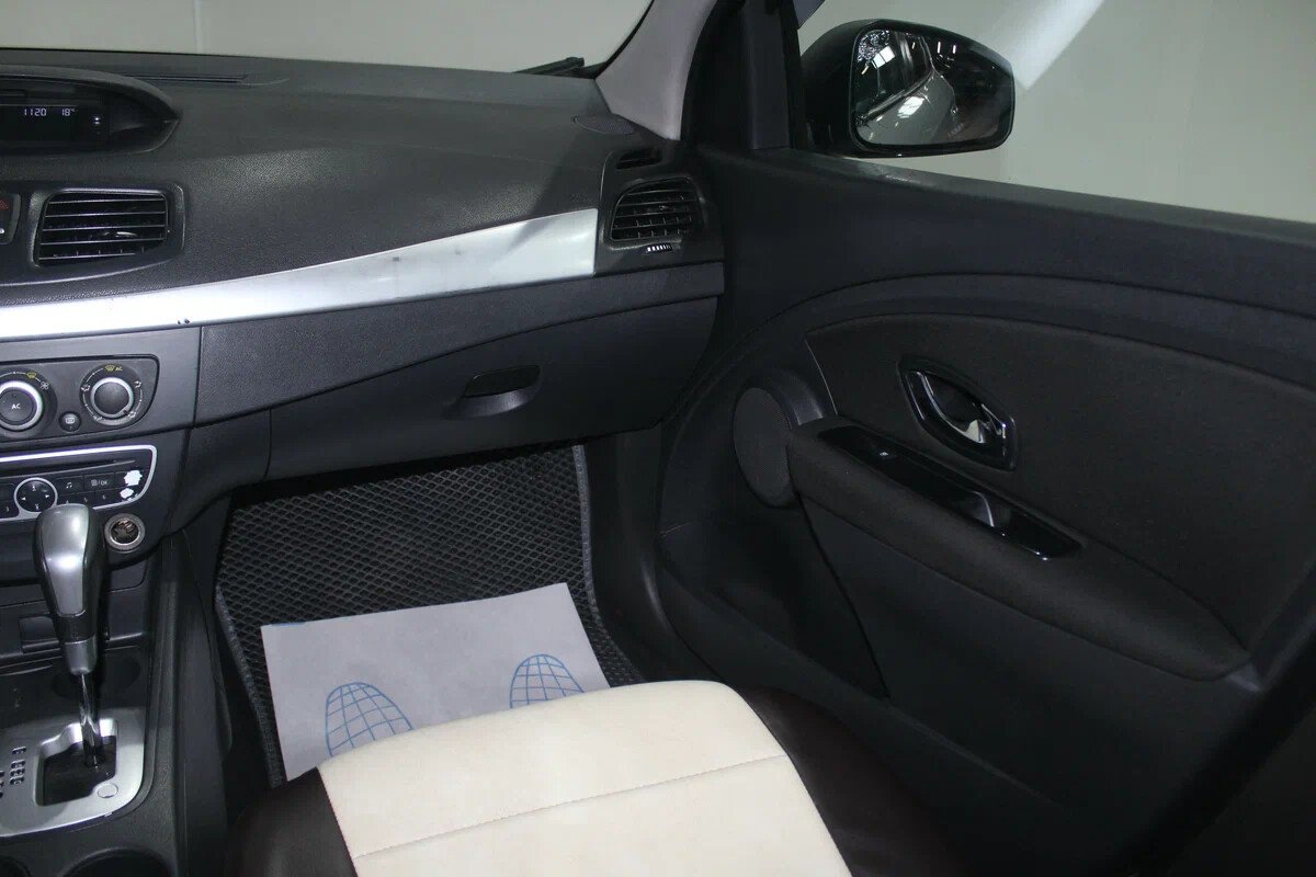 Renault Megane, III Рестайлинг 2.0 CVT (143 л.с.)