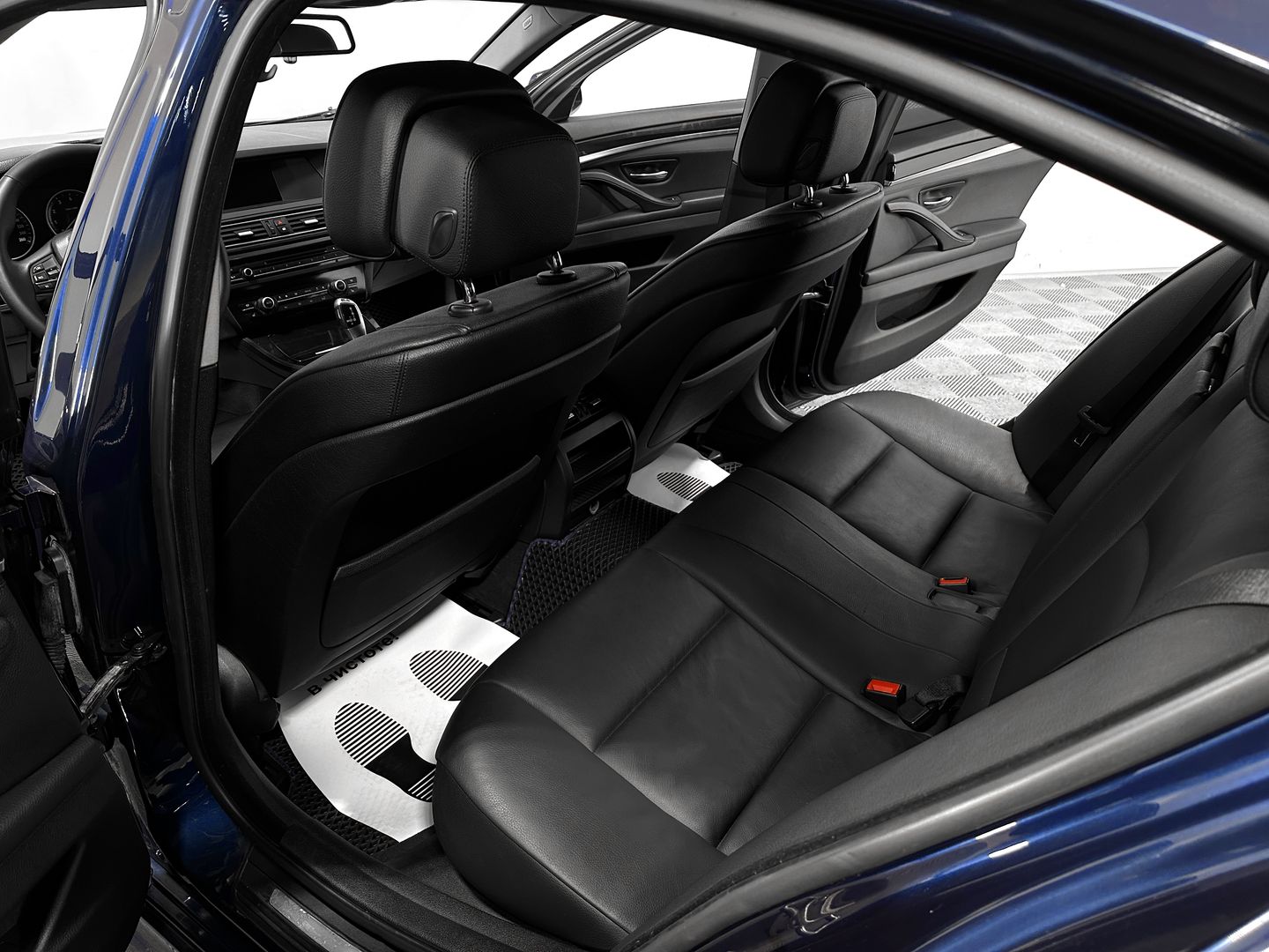 BMW 5 серии, VI (F10/F11/F07) 528i 2.0 AT (245 л.с.)