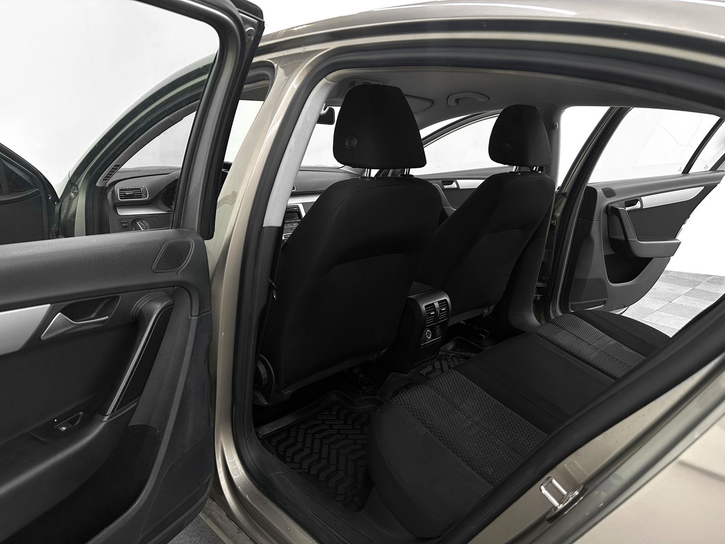 Volkswagen Passat, B7 1.8 AMT (152 л.с.)