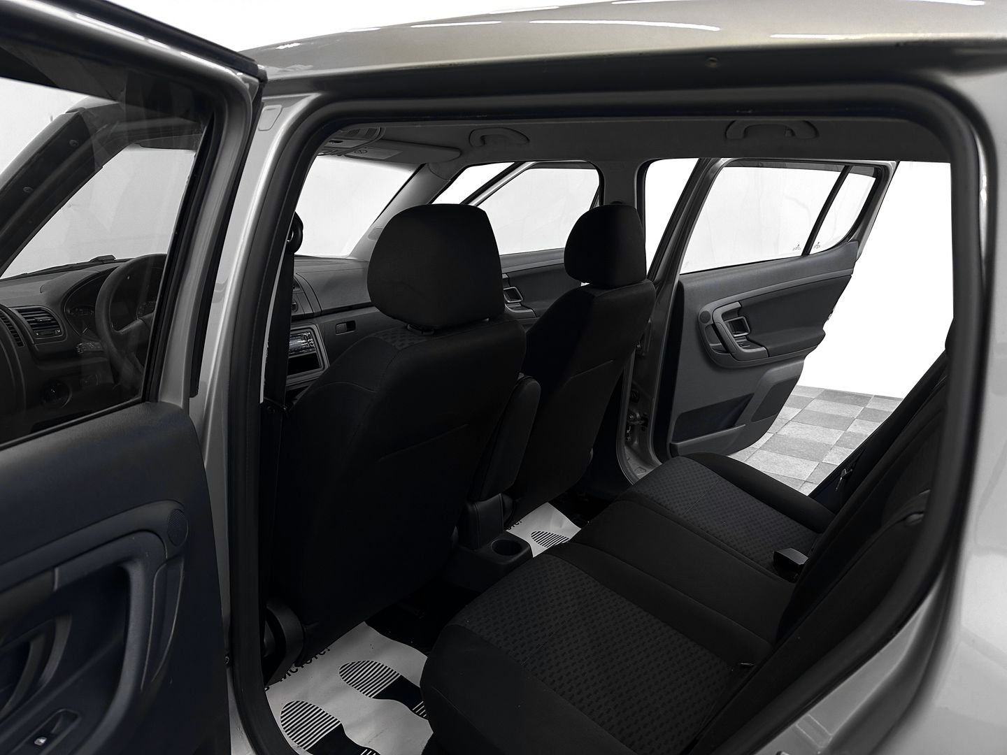 Skoda Fabia, II Рестайлинг 1.4 MT (86 л.с.)