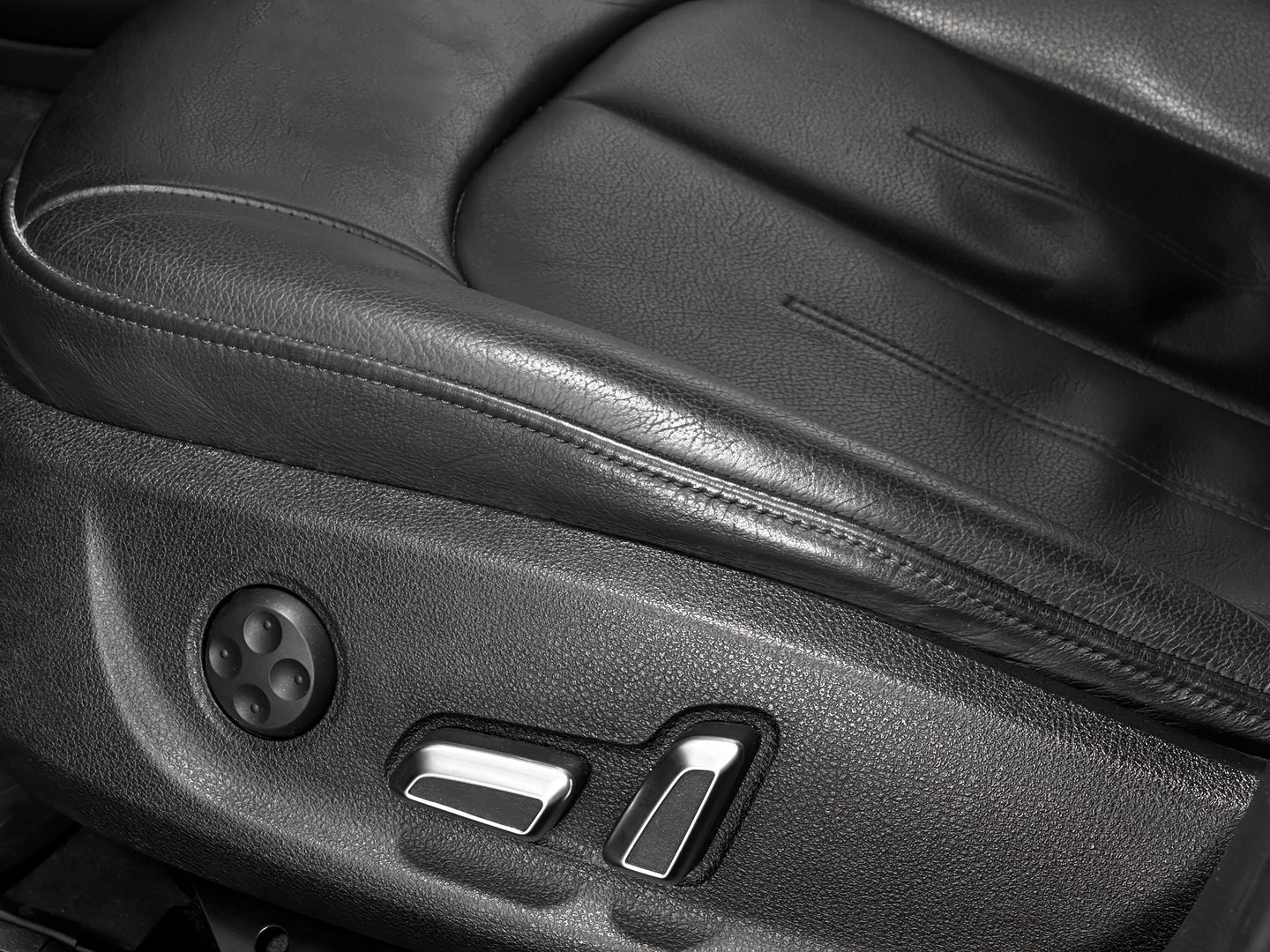 Audi A6, IV (C7) Рестайлинг 2.8 AMT (220 л.с.) 4WD