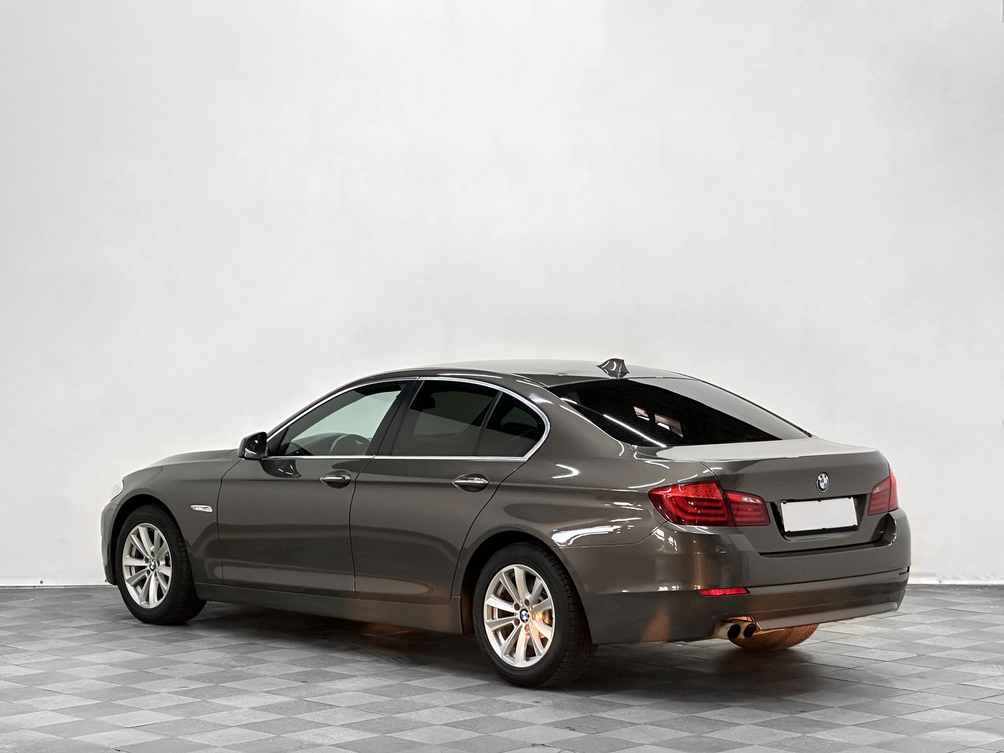 BMW 5 серии, VI (F10/F11/F07) 520i 2.0 AT (184 л.с.)