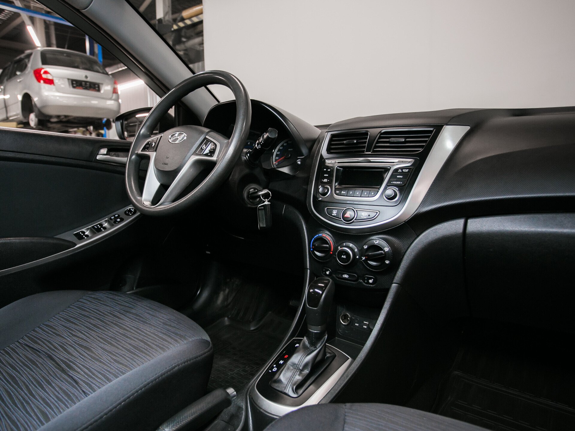 Hyundai Solaris, I Рестайлинг 1.6 AT (123 л.с.)