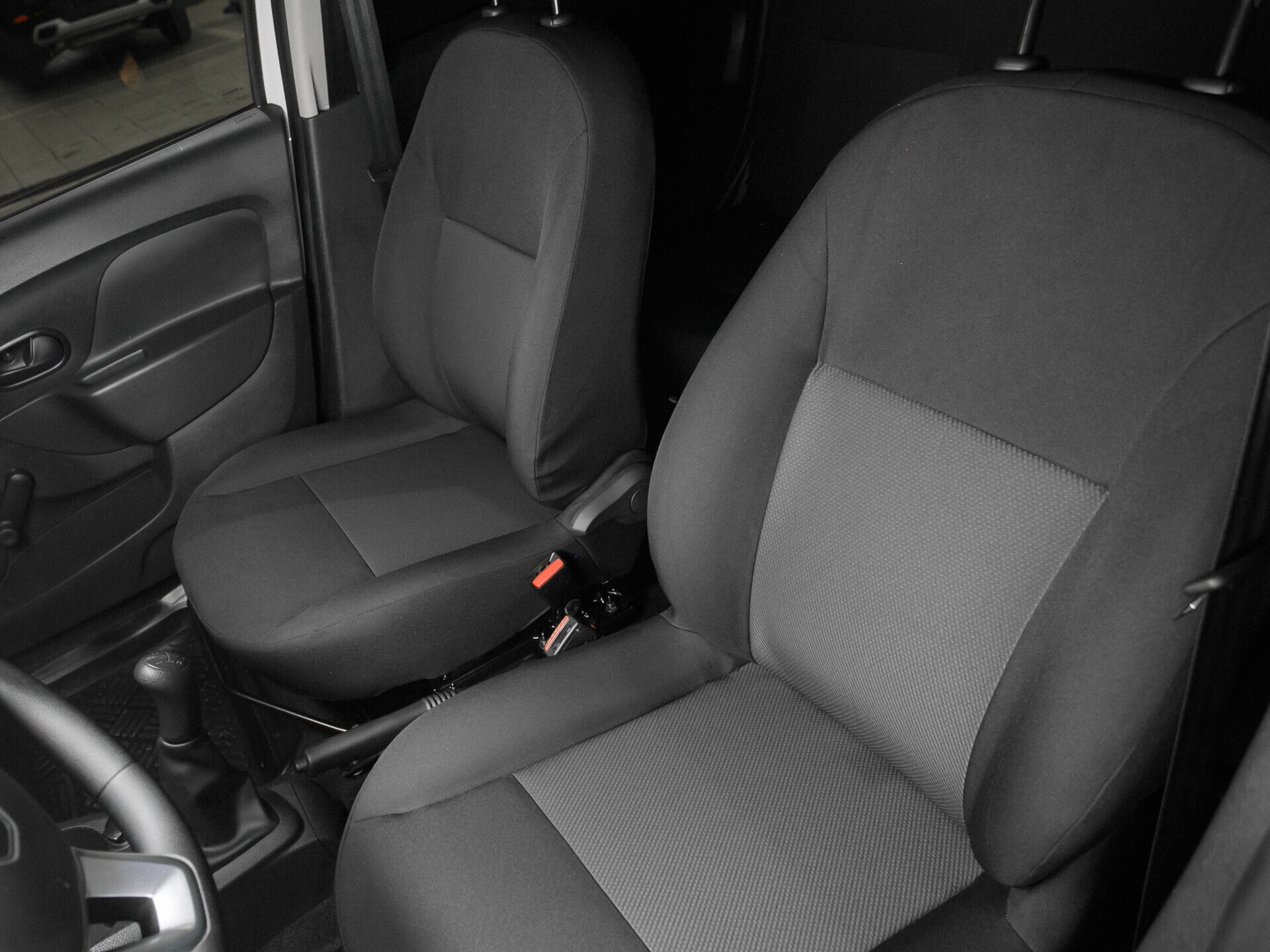 Renault Logan, II Рестайлинг 1.6 MT (82 л.с.)