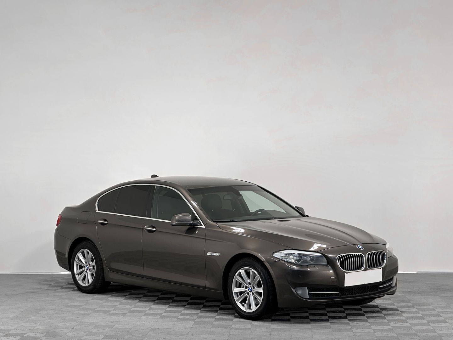 BMW 5 серии, VI (F10/F11/F07) 520i 2.0 AT (184 л.с.)