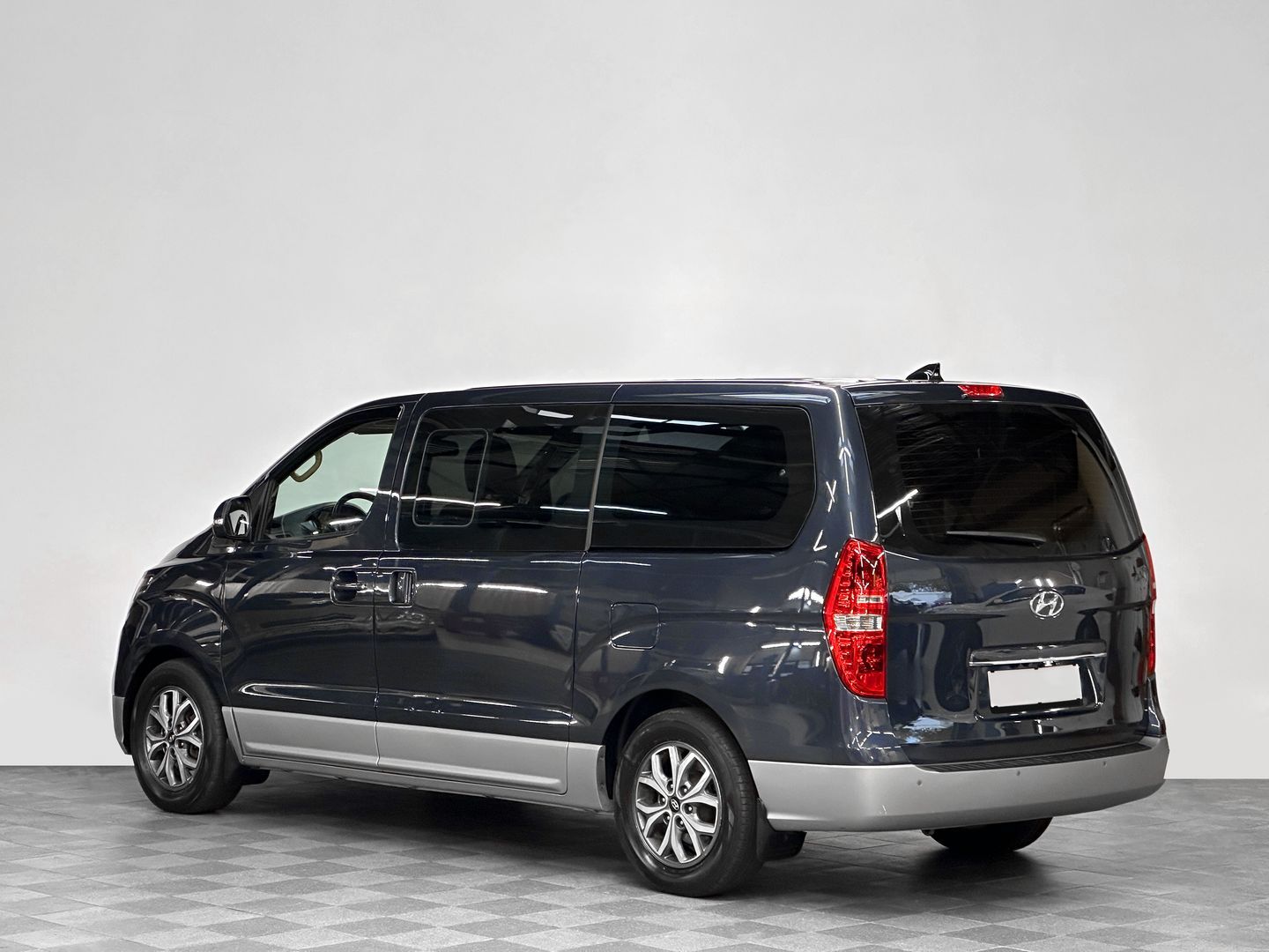 Hyundai H-1, II Рестайлинг 2 2.5d AT (170 л.с.)