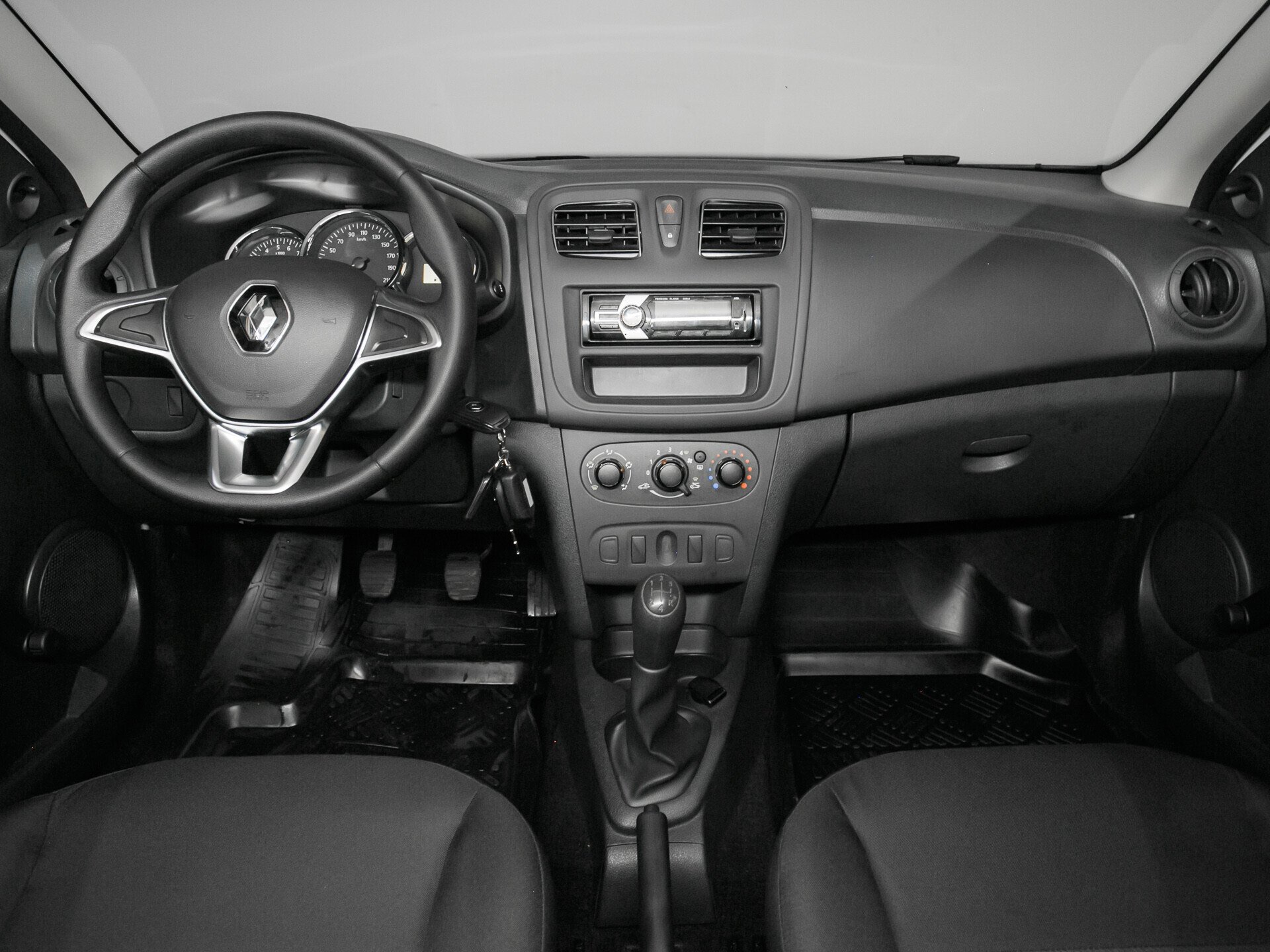 Renault Logan, II Рестайлинг 1.6 MT (82 л.с.)