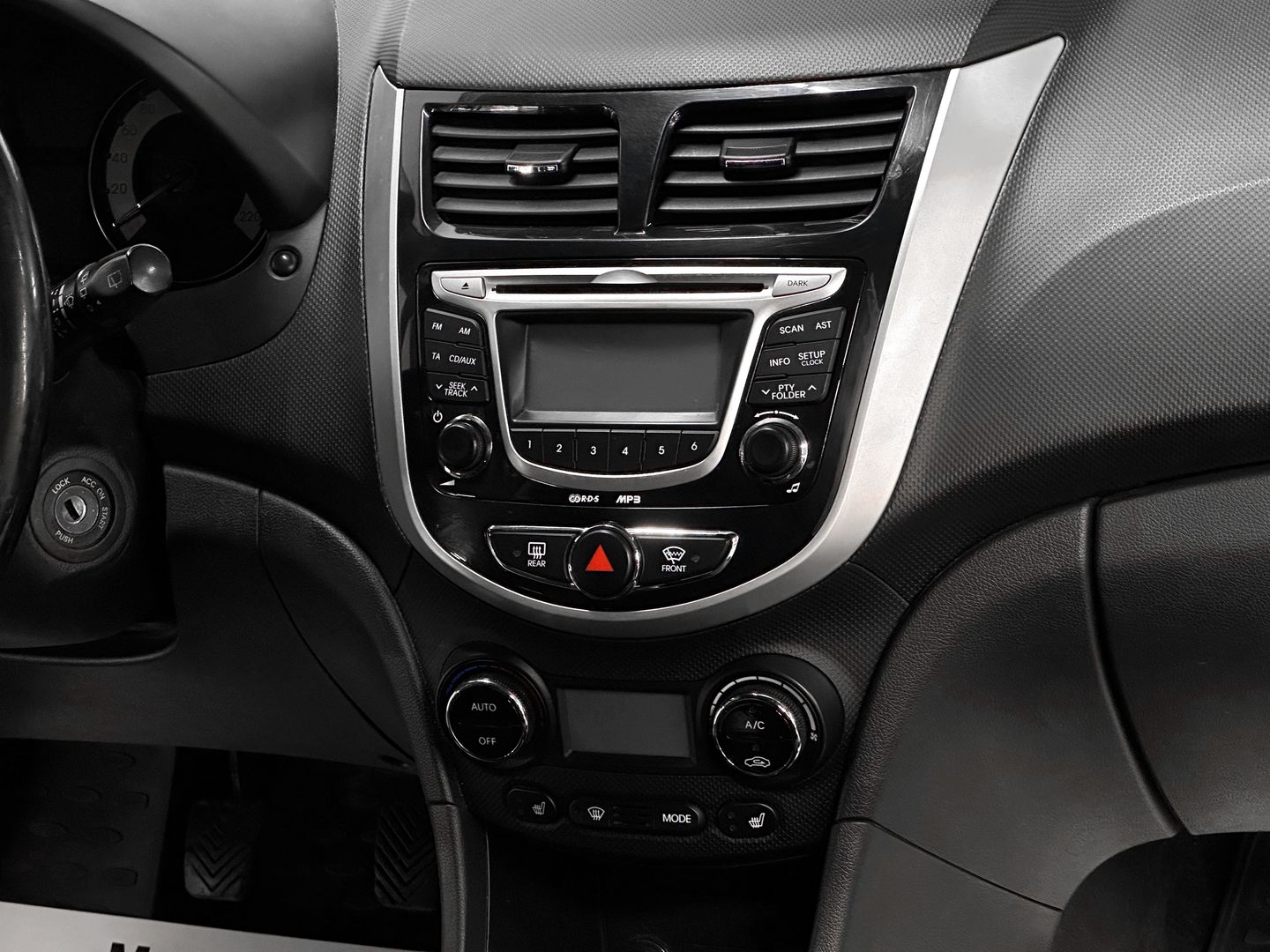 Hyundai Solaris, I 1.4 MT (107 л.с.)