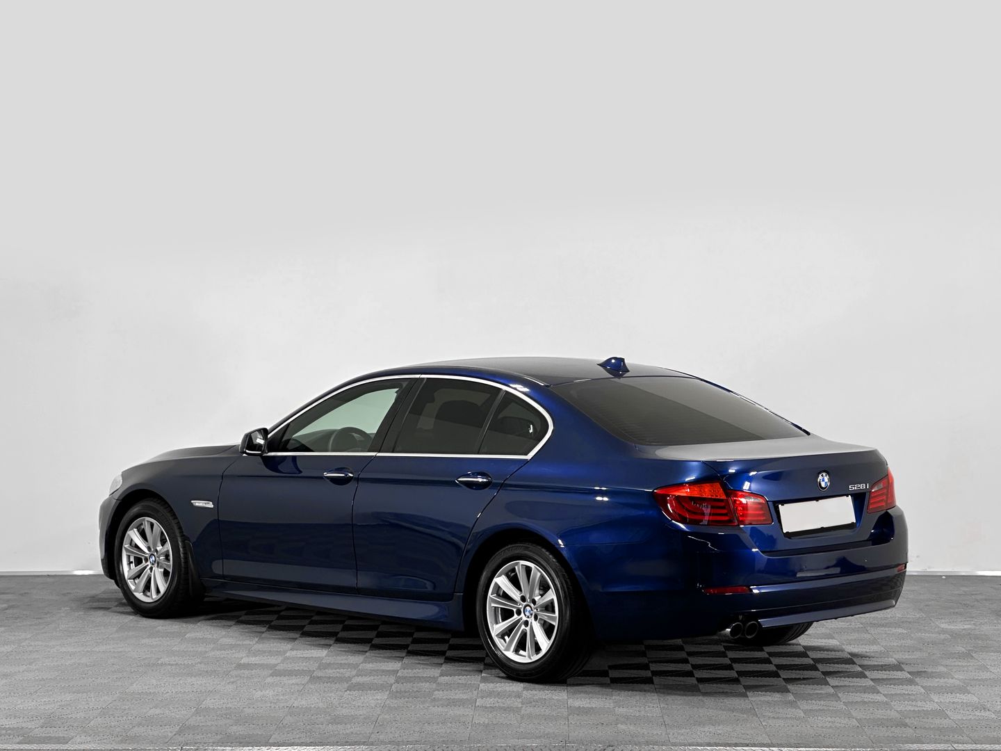BMW 5 серии, VI (F10/F11/F07) 528i 2.0 AT (245 л.с.)