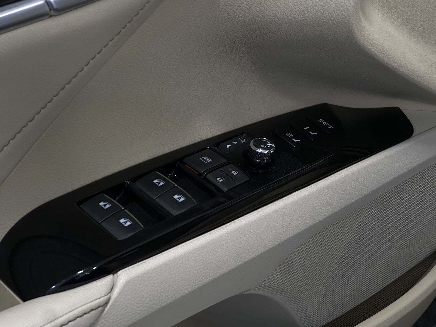 Toyota Camry, VIII (XV70) 2.5 AT (181 л.с.)