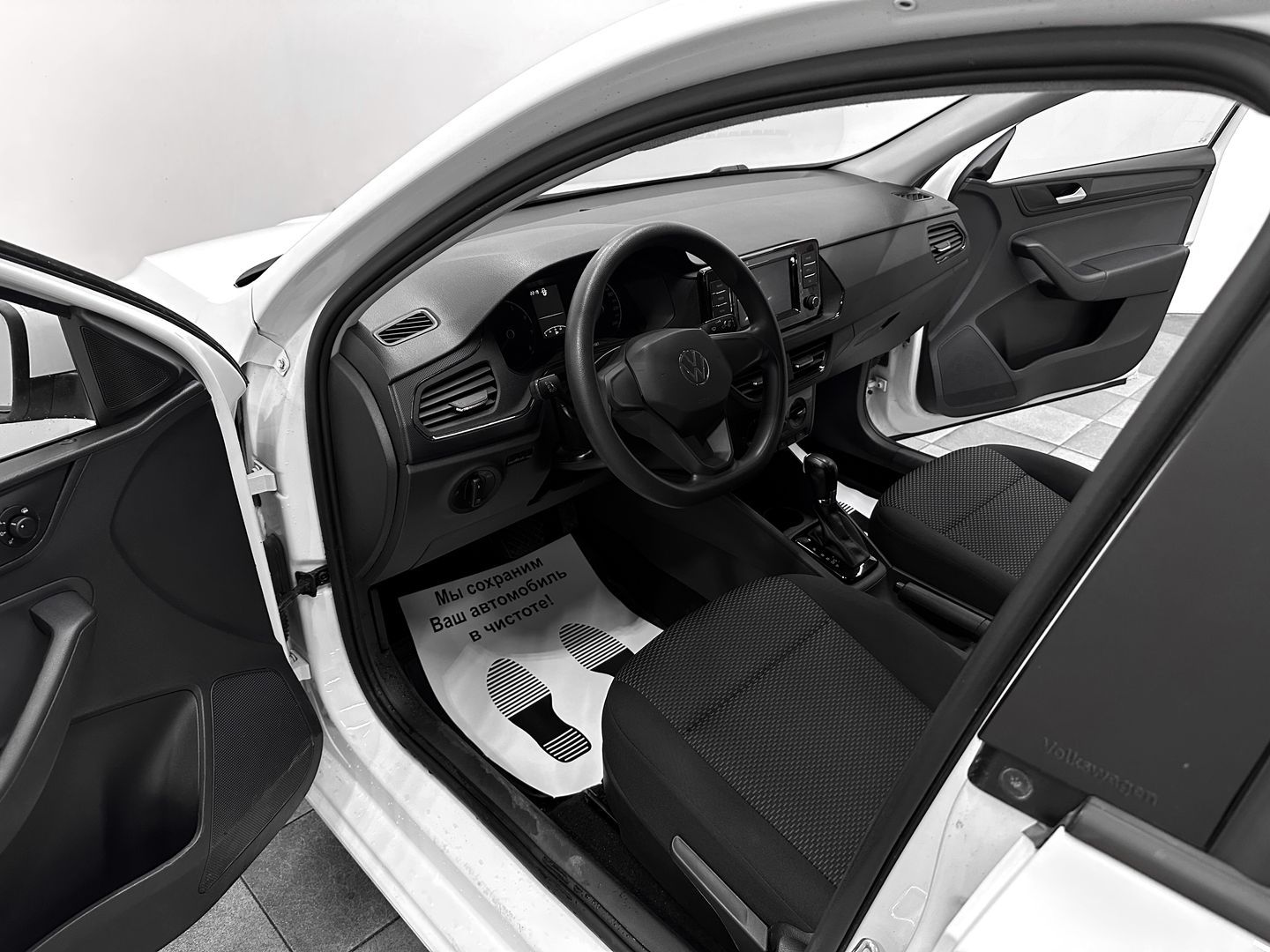 Volkswagen Polo, VI 1.6 AT (110 л.с.)