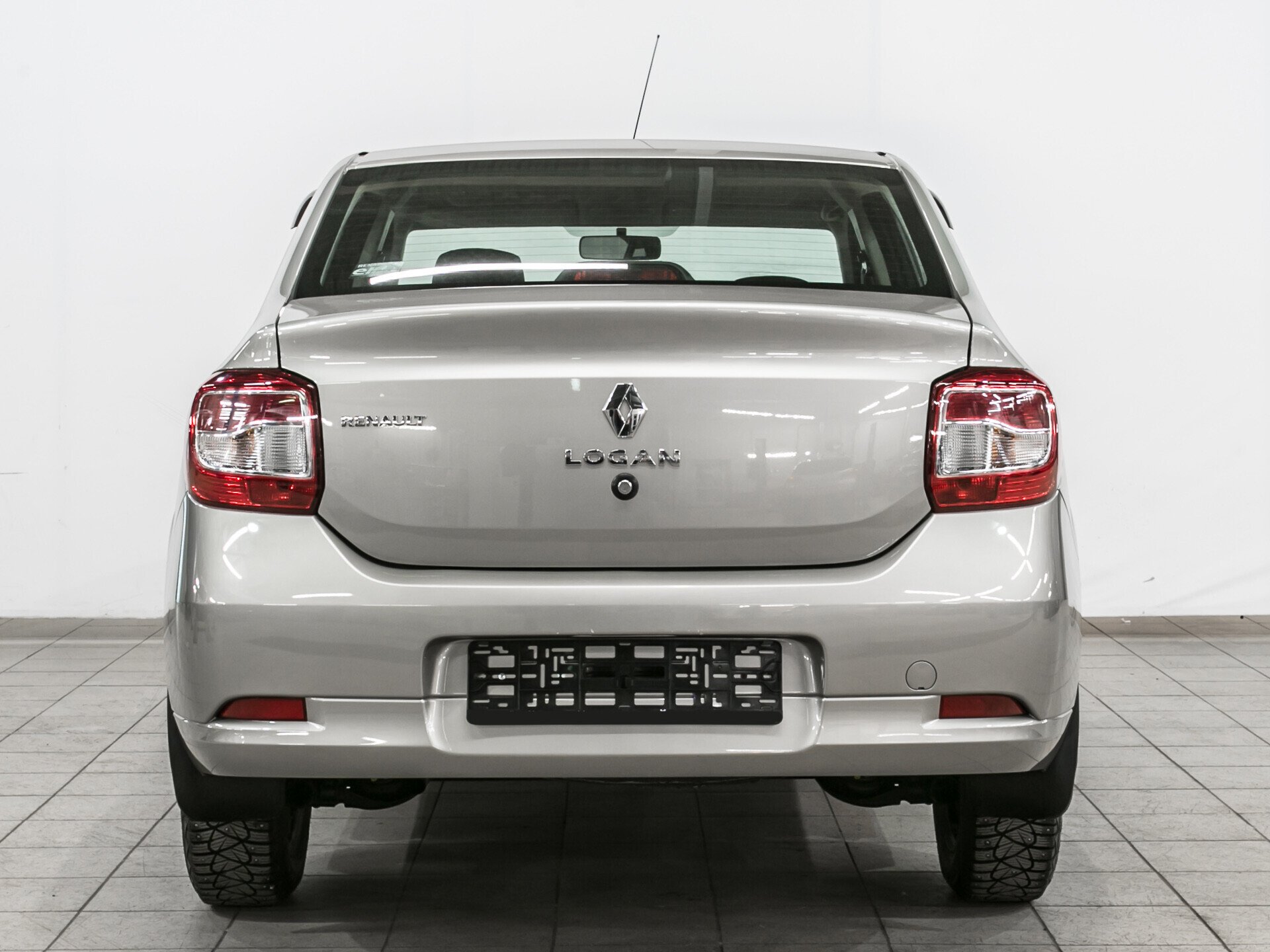 Renault Logan, II 1.6 MT (82 л.с.)