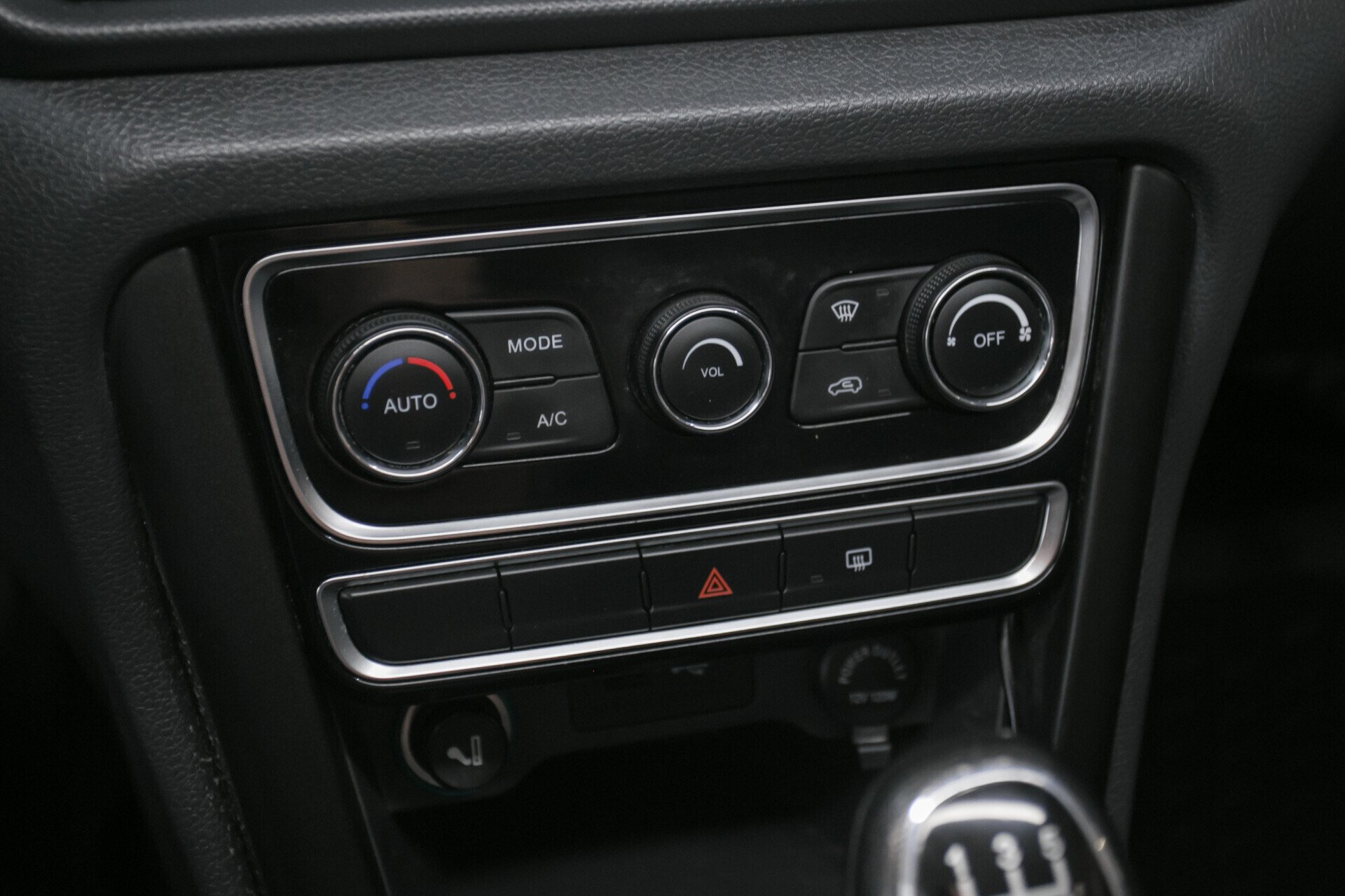 Chery Tiggo 3, I 1.6 MT (126 л.с.)