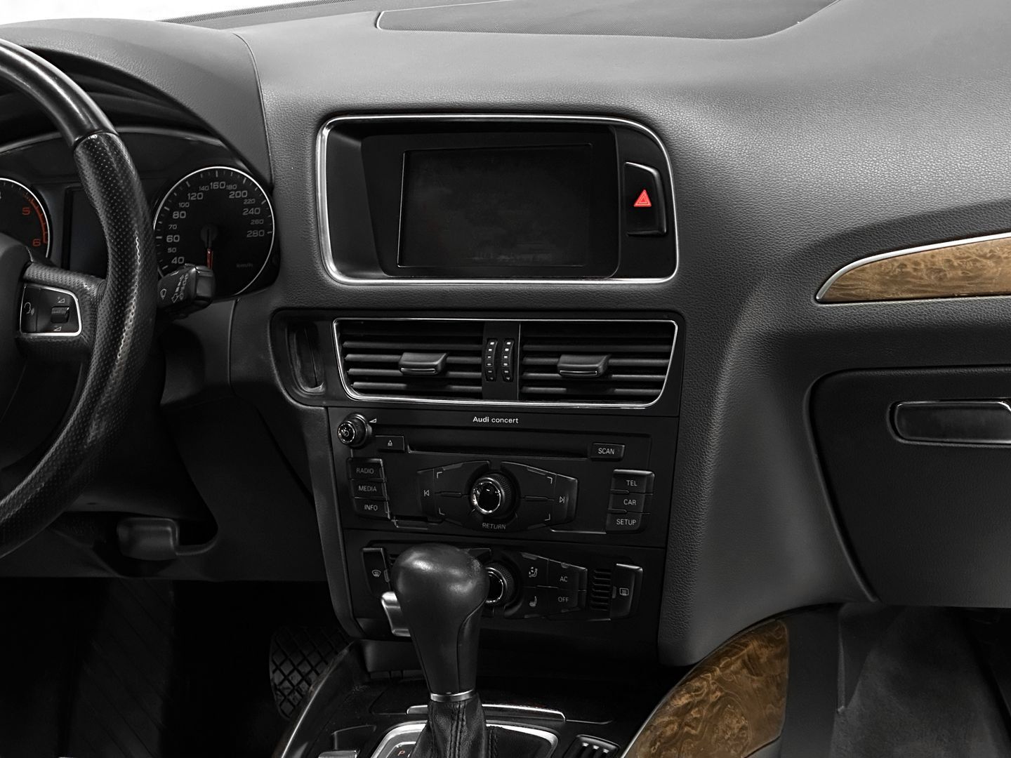 Audi Q5, I (8R) 2.0d AMT (170 л.с.) 4WD