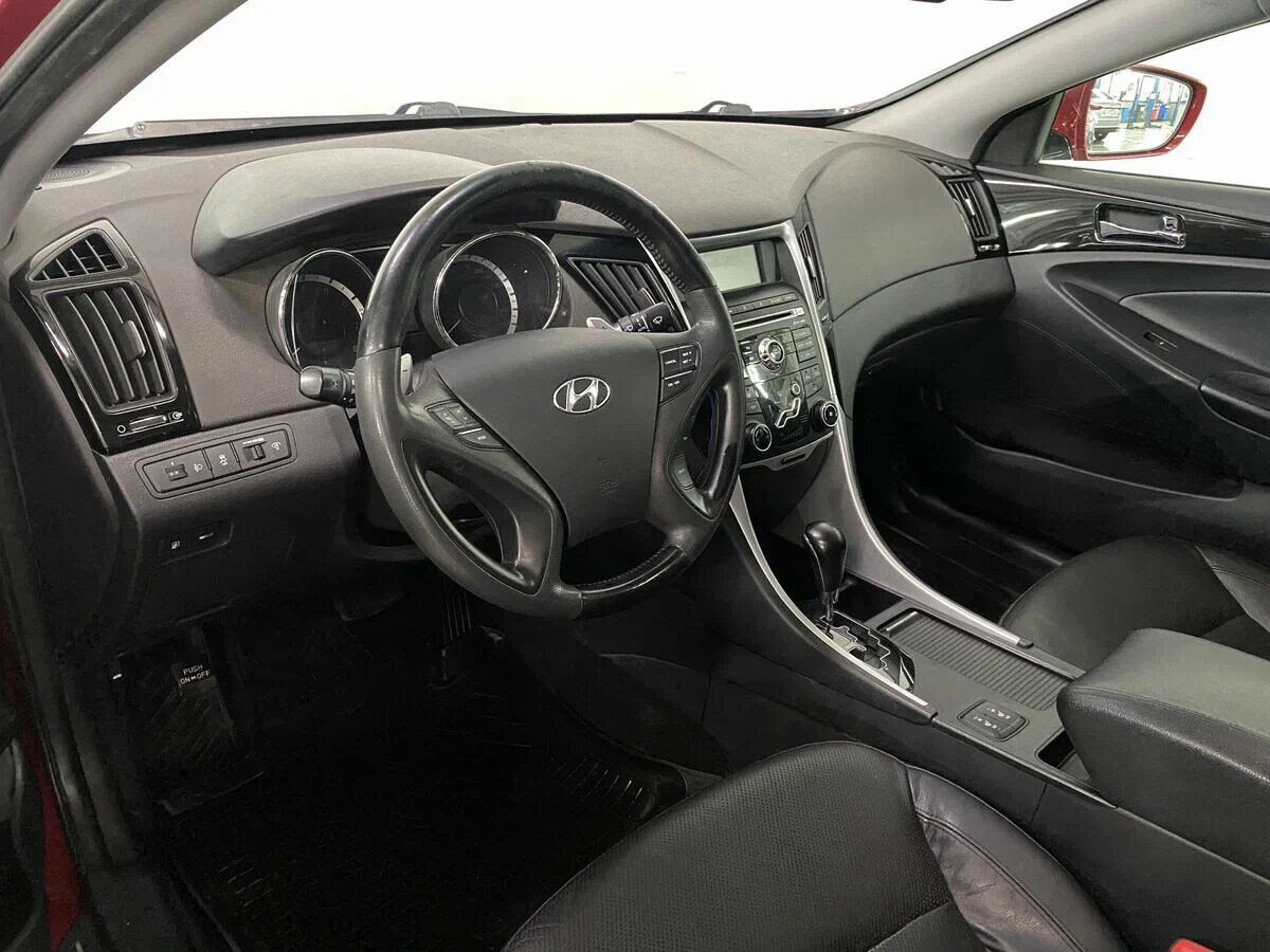 Hyundai Sonata, VI (YF) 2.4 AT (178 л.с.)