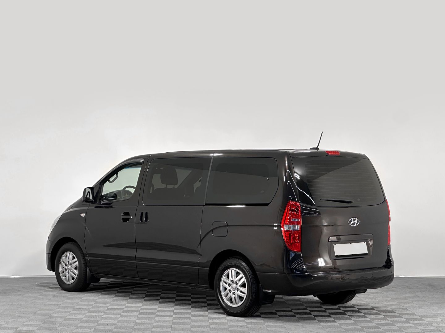 Hyundai H-1, II Рестайлинг 2.5d MT (116 л.с.)