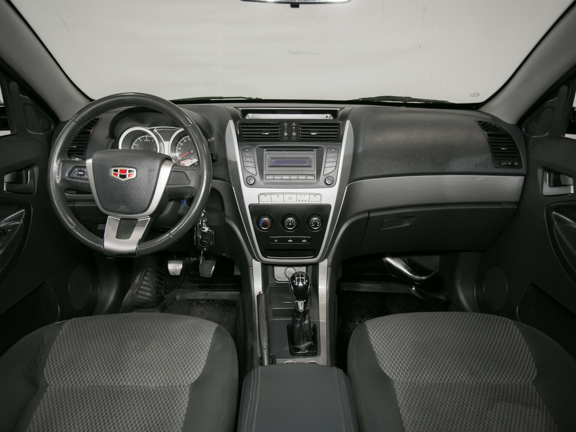 Geely Emgrand X7, I 2.0 MT (139 л.с.)