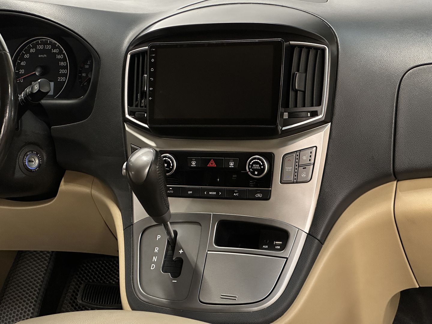 Hyundai H-1, II Рестайлинг 2 2.5d AT (170 л.с.)