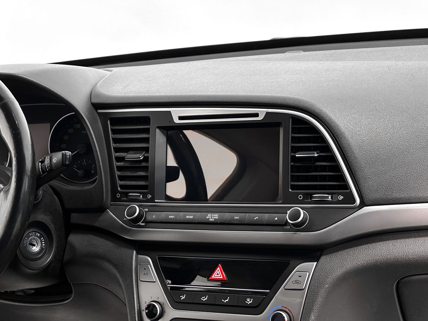 Hyundai Elantra, VI (AD) 1.6 AT (128 л.с.)