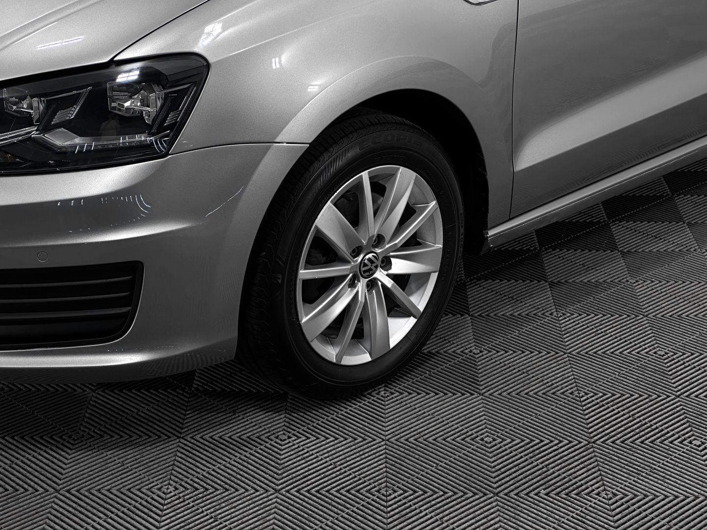 Volkswagen Polo, V Рестайлинг 1.6 AT (110 л.с.)