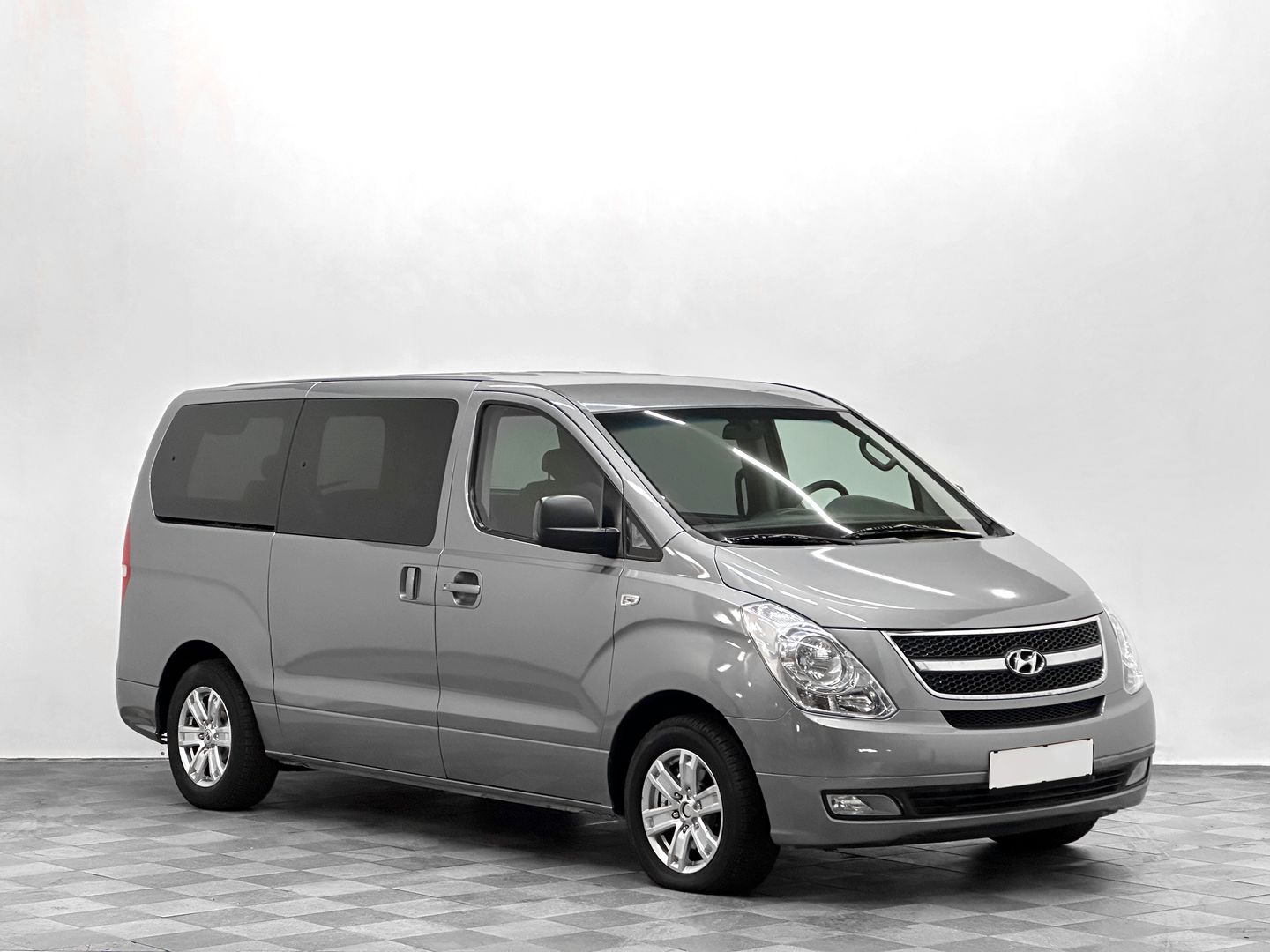 Hyundai Grand Starex, I 2.5d MT (145 л.с.)