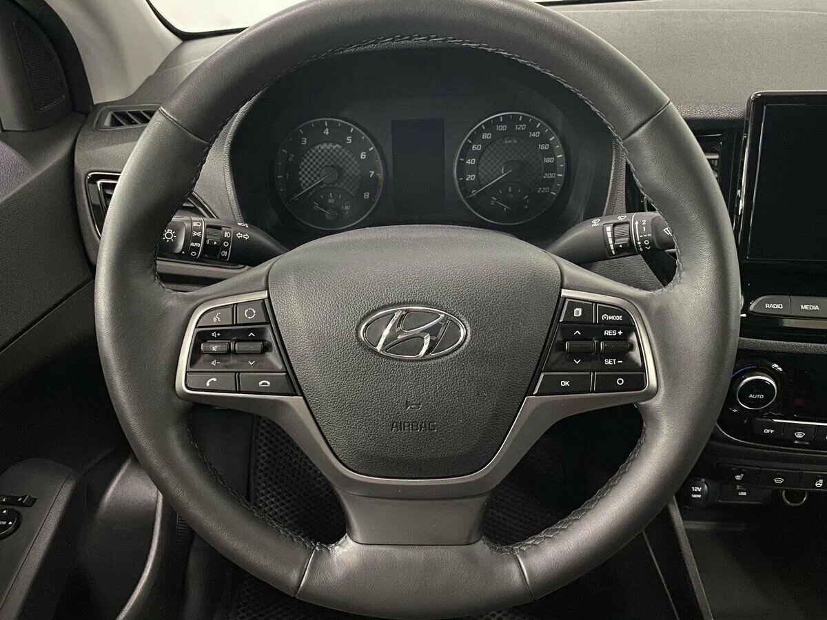 Hyundai Solaris, II Рестайлинг 1.6 AT (123 л.с.)