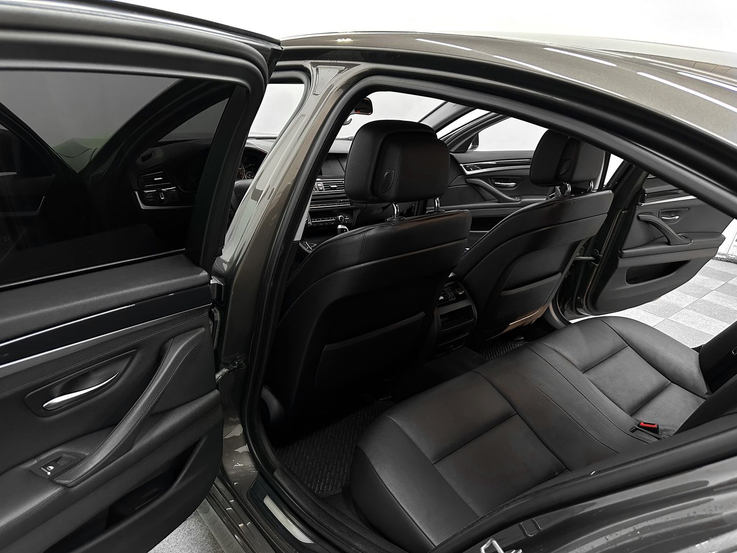 BMW 5 серии, VI (F10/F11/F07) 520i 2.0 AT (184 л.с.)