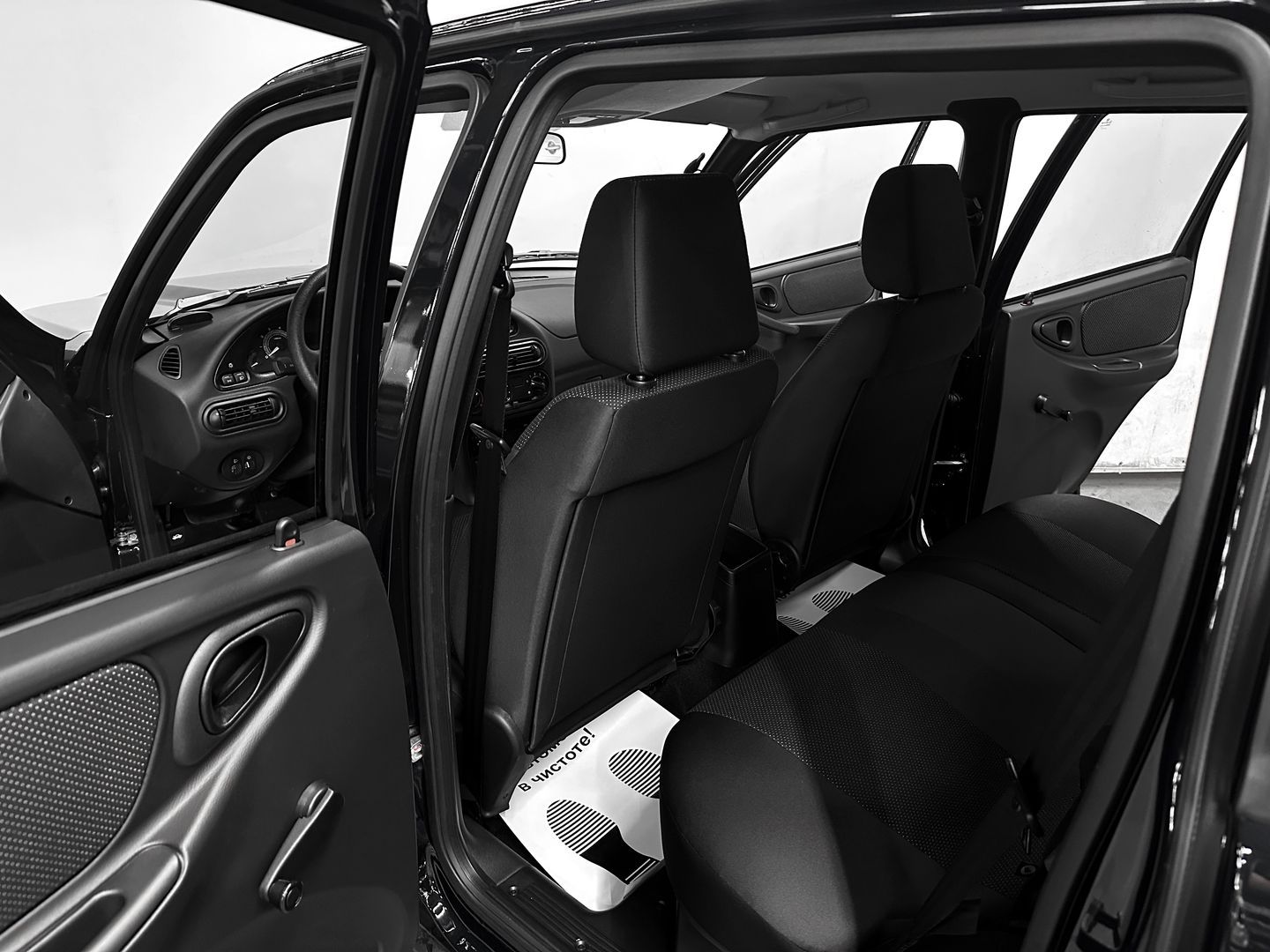 LADA (ВАЗ) Niva, I Рестайлинг (Travel) 1.7 MT (80 л.с.) 4WD