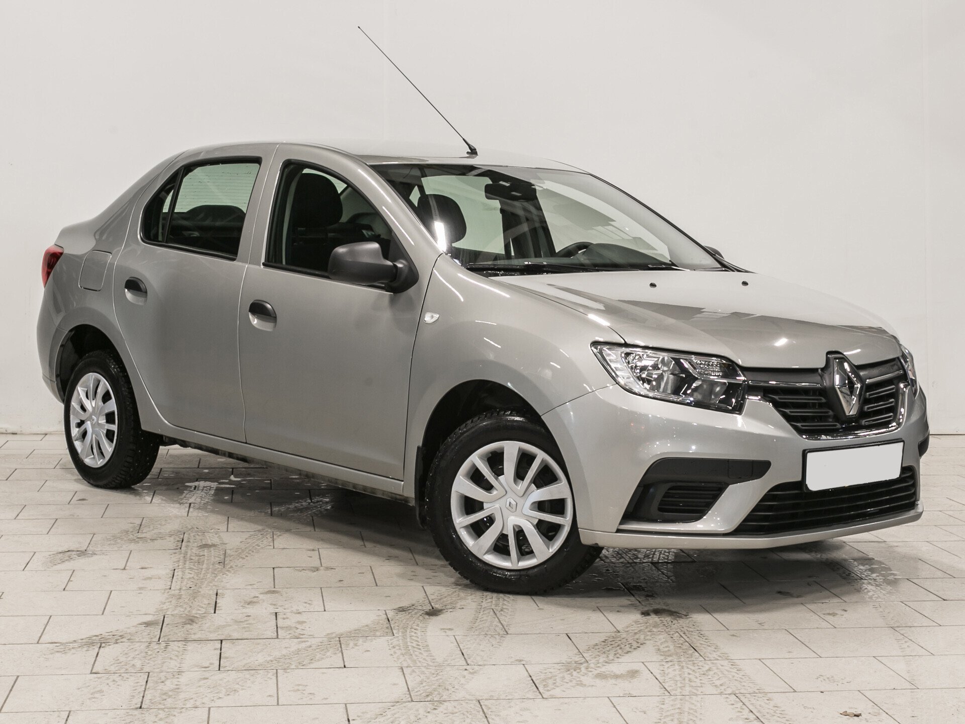 Renault Logan, II Рестайлинг 1.6 MT (82 л.с.)