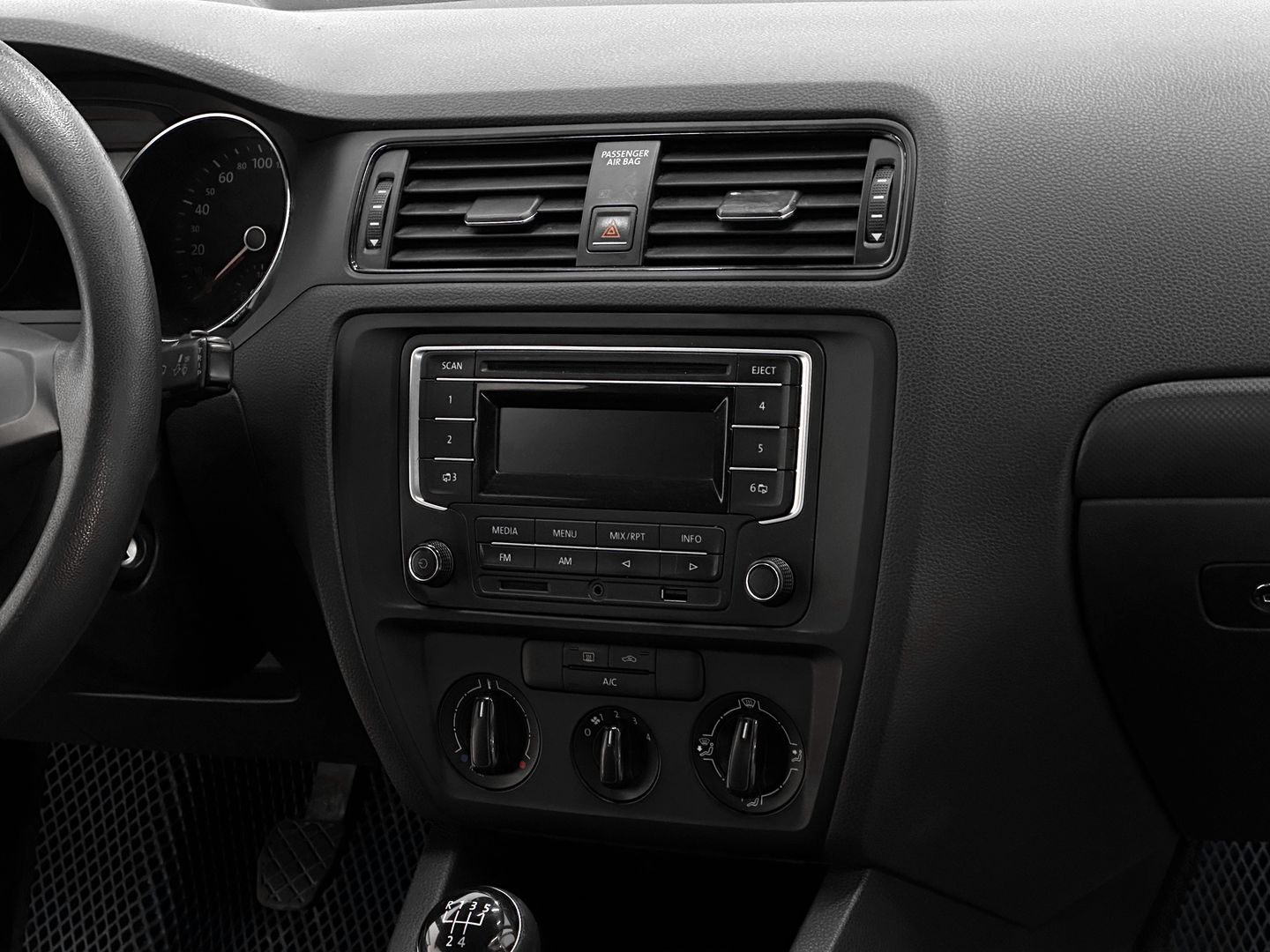 Volkswagen Jetta, VI Рестайлинг 1.6 MT (85 л.с.)