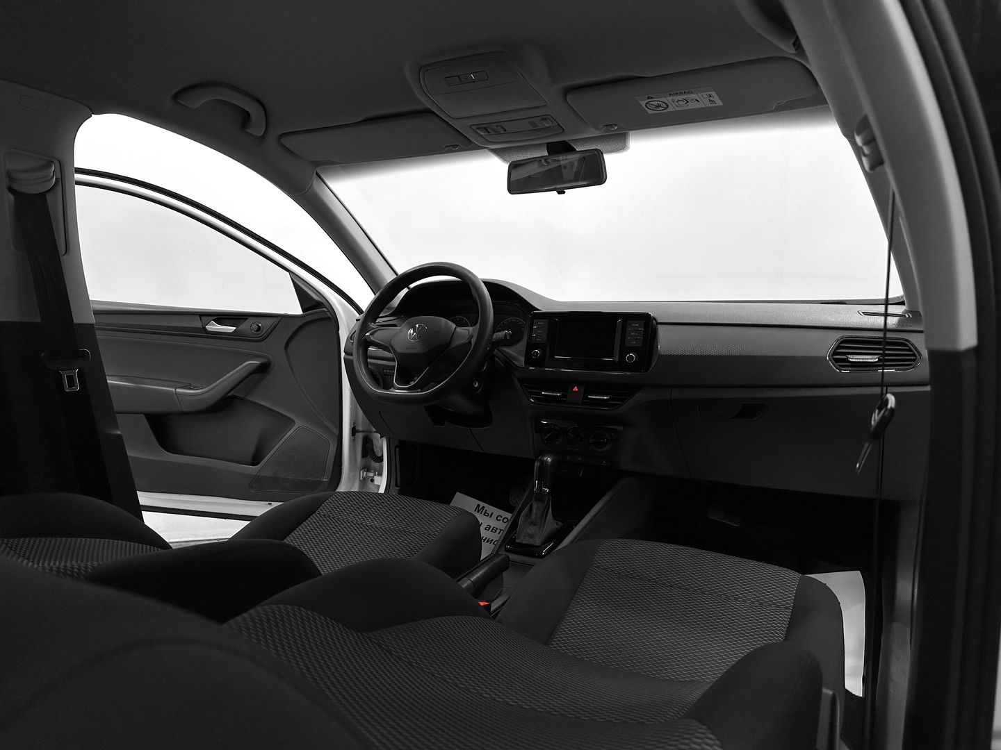 Volkswagen Polo, VI 1.6 AT (110 л.с.)