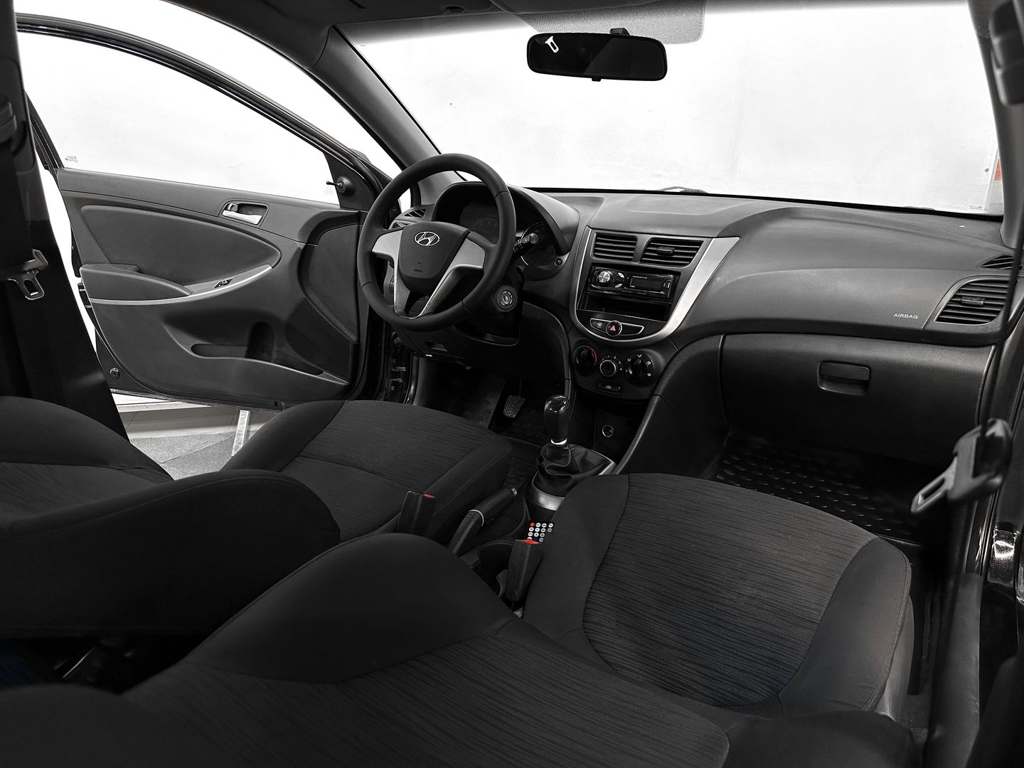 Hyundai Solaris, I Рестайлинг 1.4 MT (107 л.с.)