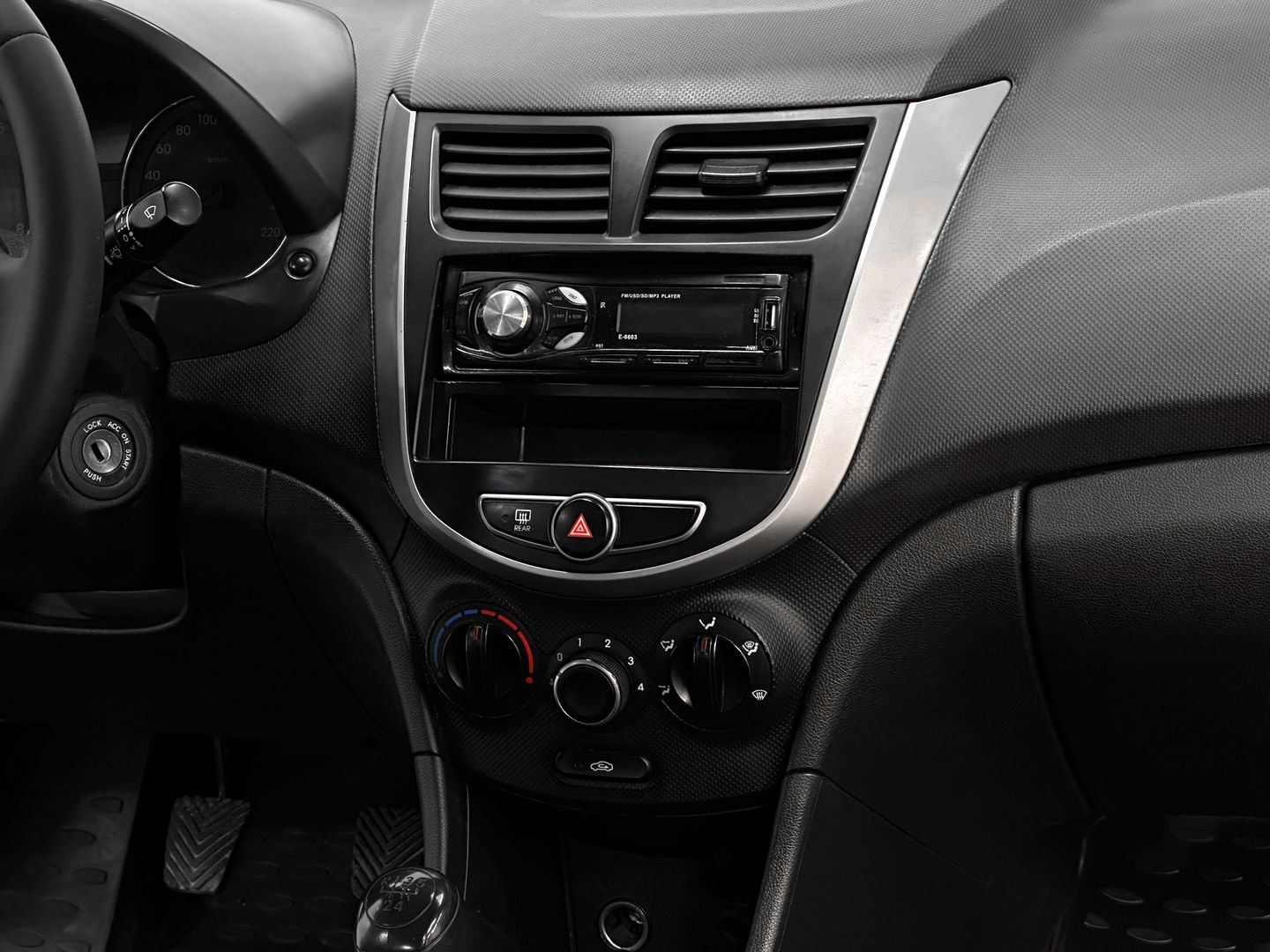 Hyundai Solaris, I Рестайлинг 1.4 MT (107 л.с.)