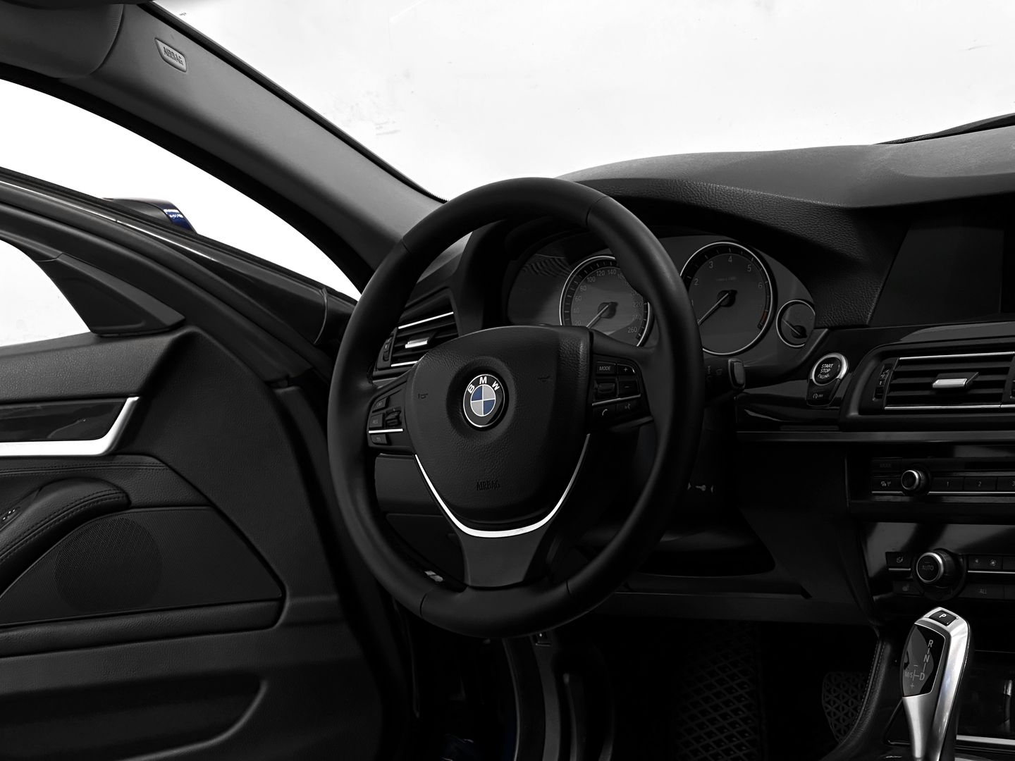 BMW 5 серии, VI (F10/F11/F07) 528i 2.0 AT (245 л.с.)