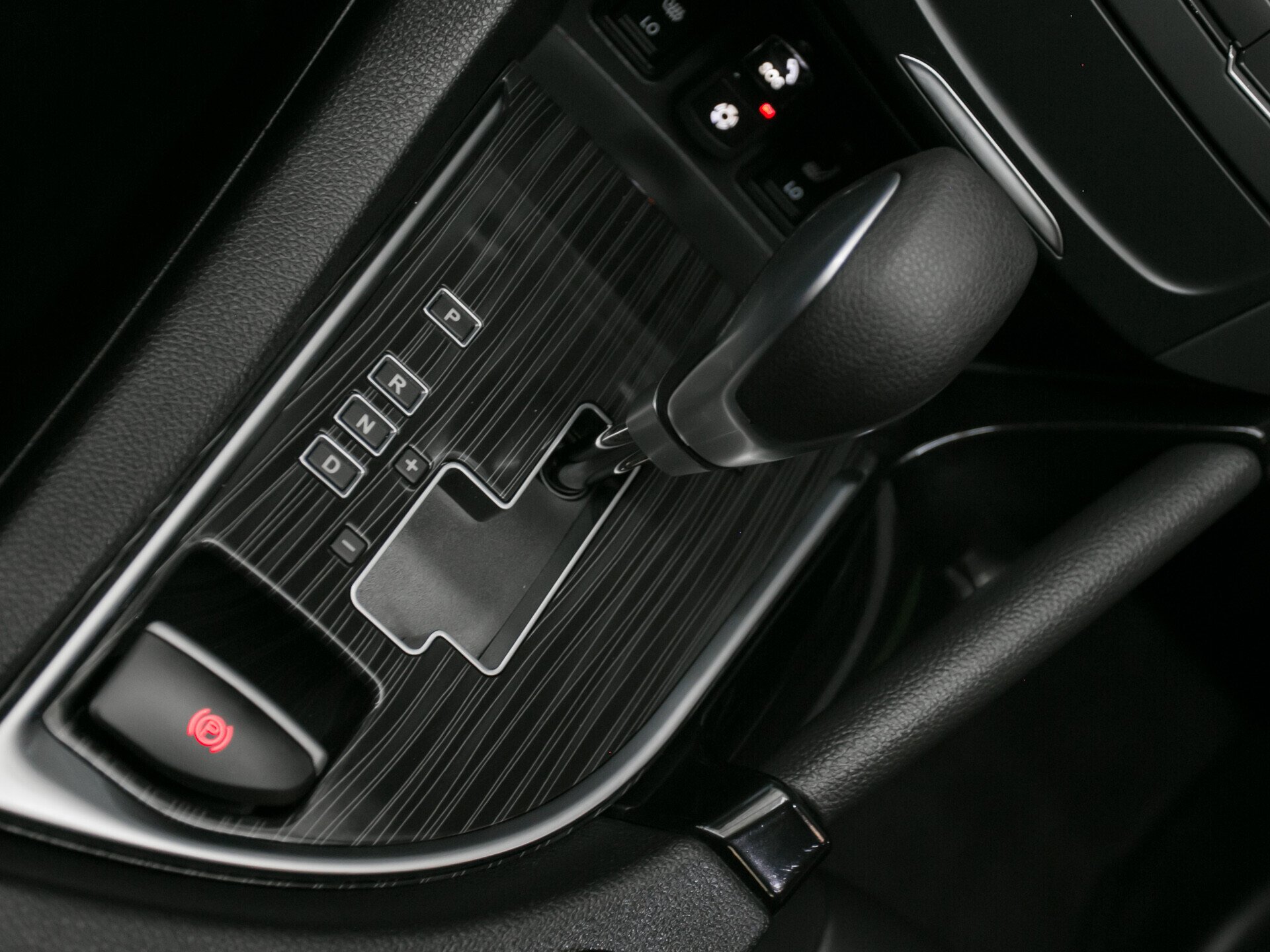 Dongfeng AX7, I 2.0 AT (140 л.с.)