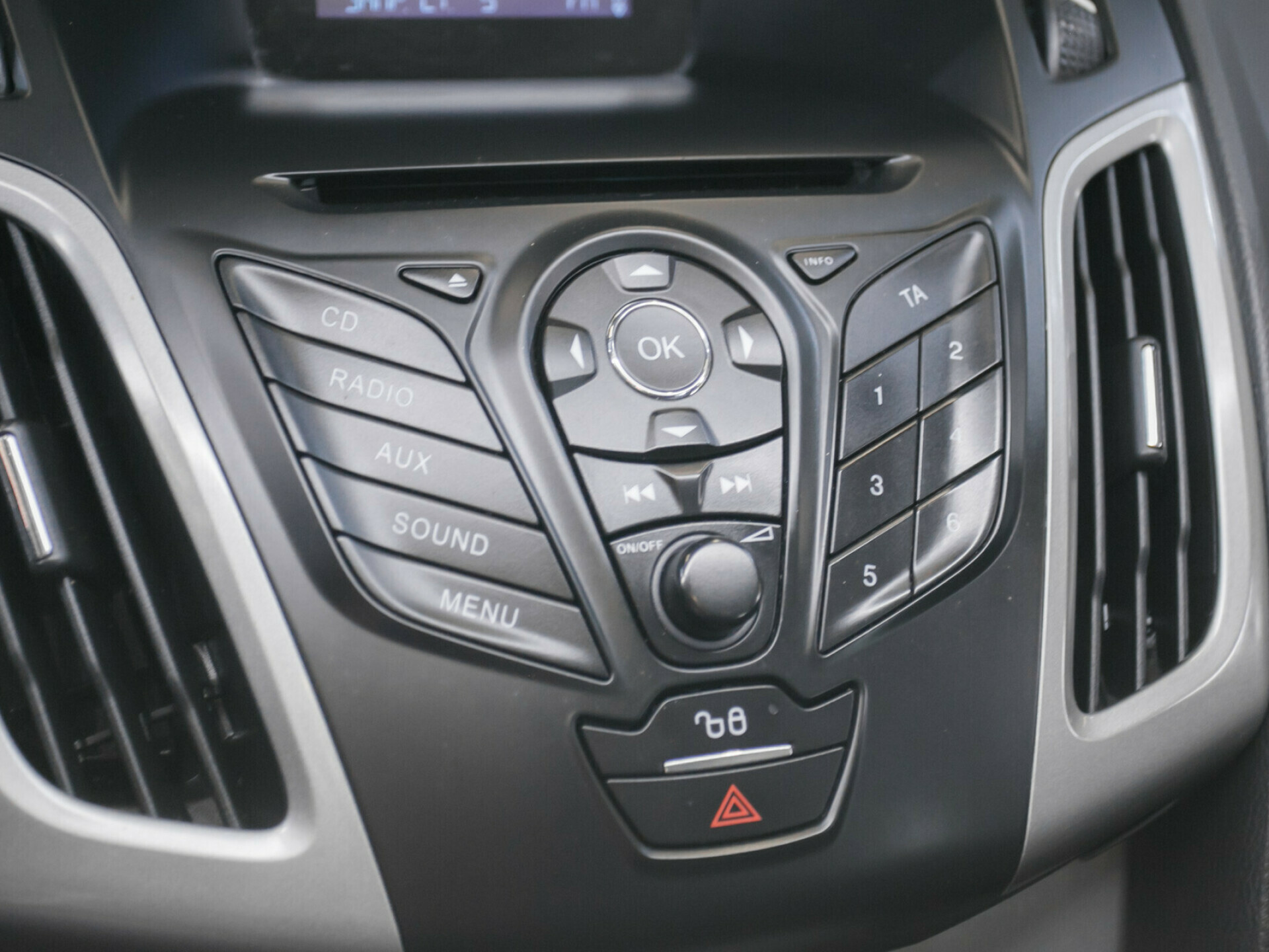 Ford Focus, III 1.6 AMT (125 л.с.)