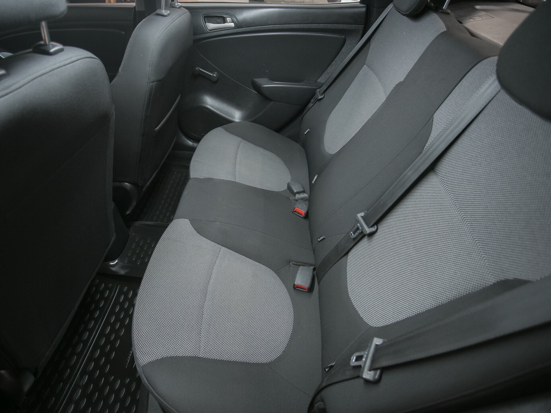 Hyundai Solaris, I 1.4 MT (107 л.с.)