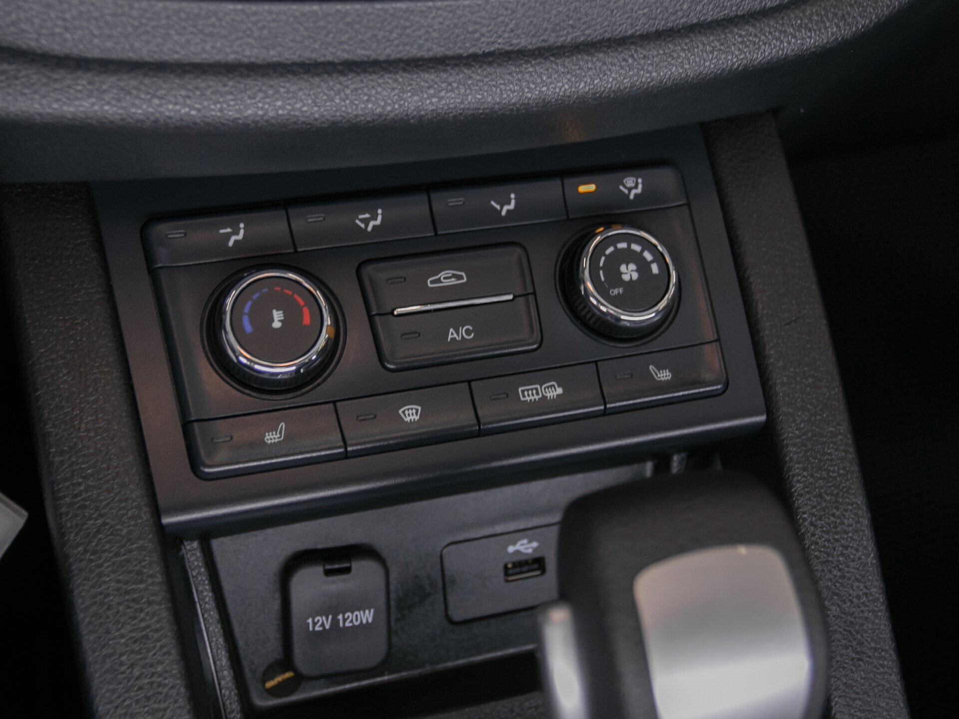 FAW Besturn X40, I 1.6 AT (108 л.с.)