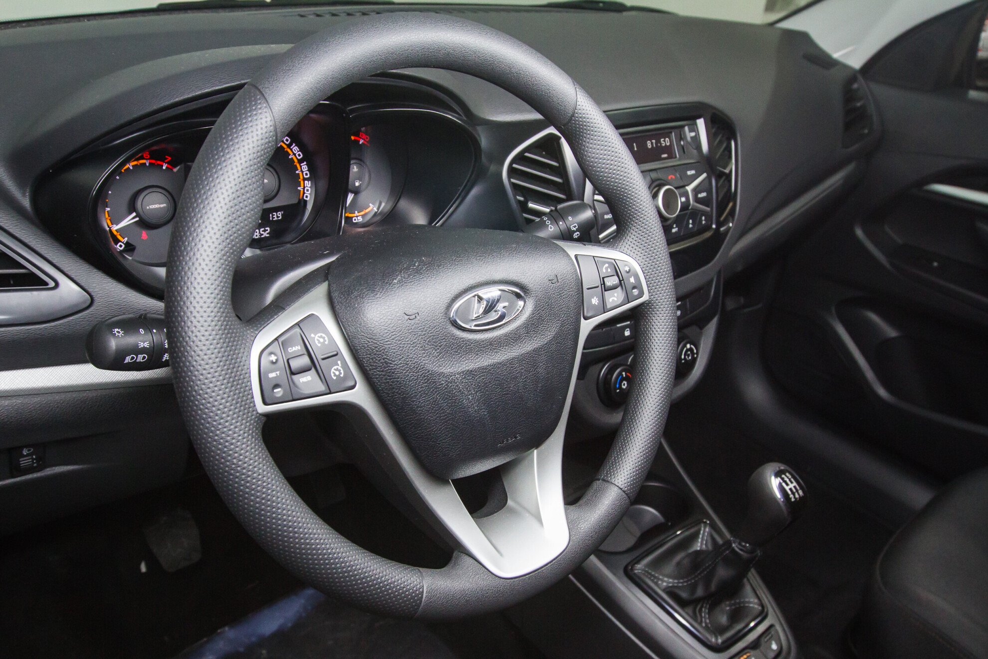 LADA (ВАЗ) Vesta, I SW Cross 1.6 MT (106 л.с.)