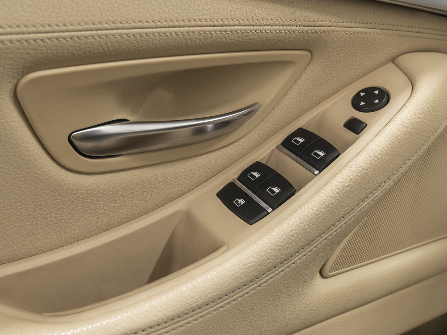 BMW 5 серии, VI (F10/F11/F07) Рестайлинг 520d 2.0d AT (190 л.с.)