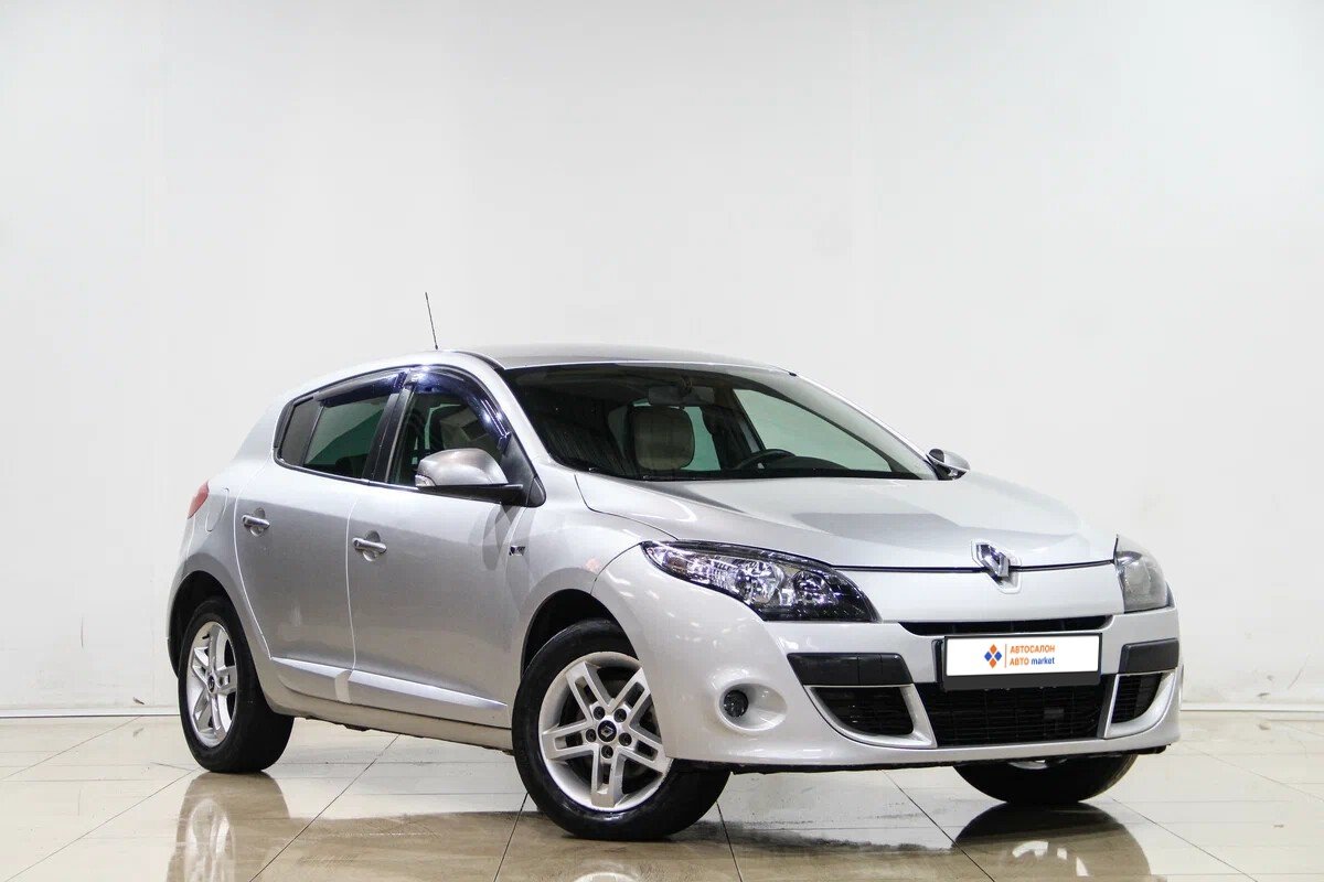 Renault Megane, III Рестайлинг 2.0 CVT (143 л.с.)