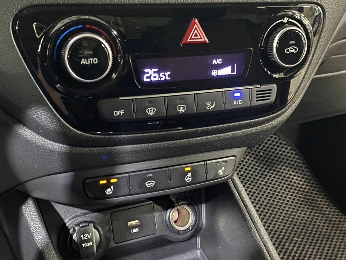 Hyundai Solaris, II Рестайлинг 1.6 AT (123 л.с.)