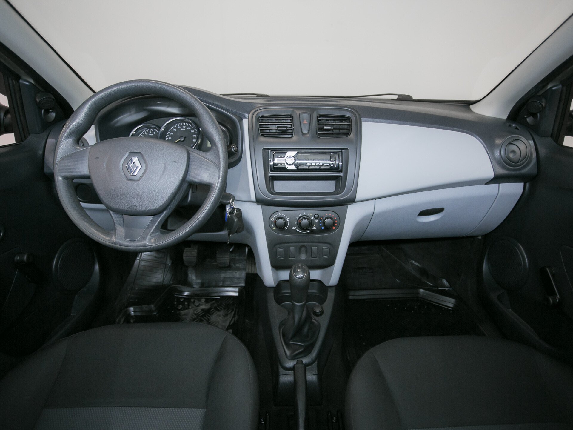 Renault Logan, II 1.6 MT (82 л.с.)