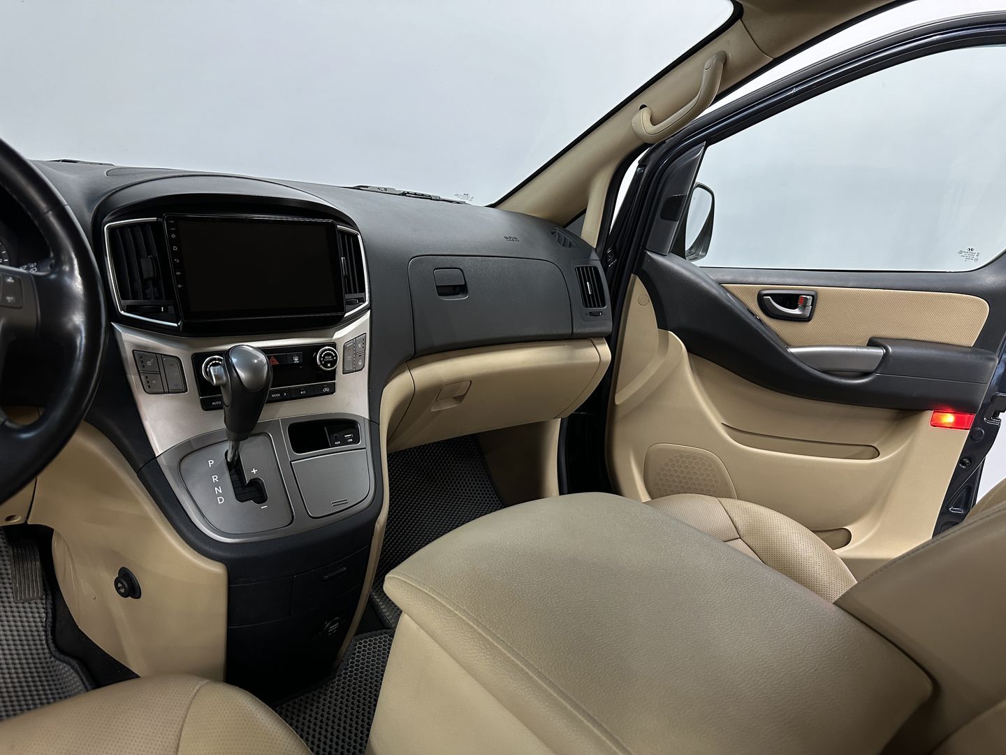 Hyundai H-1, II Рестайлинг 2 2.5d AT (170 л.с.)