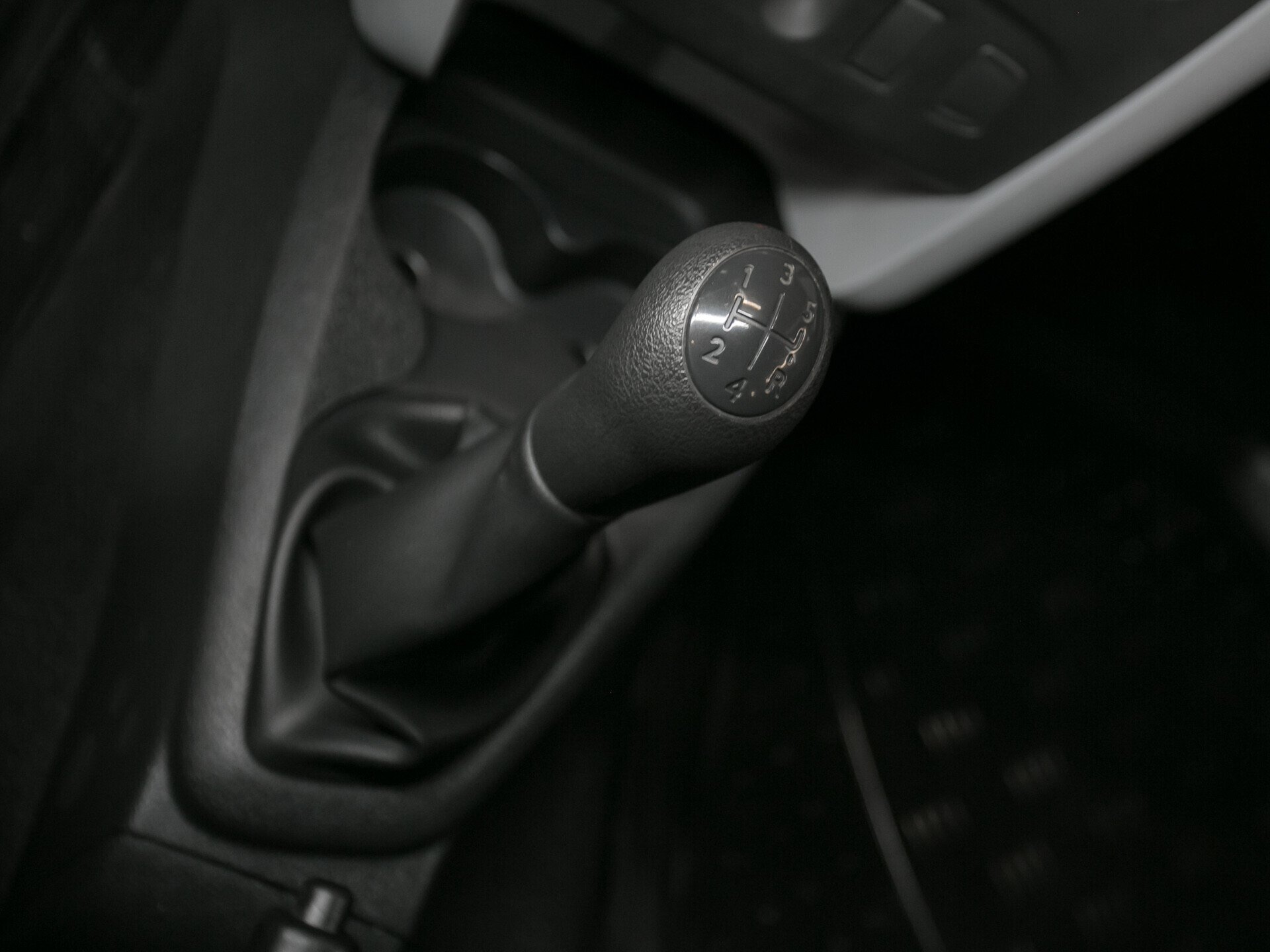 Renault Logan, II 1.6 MT (82 л.с.)