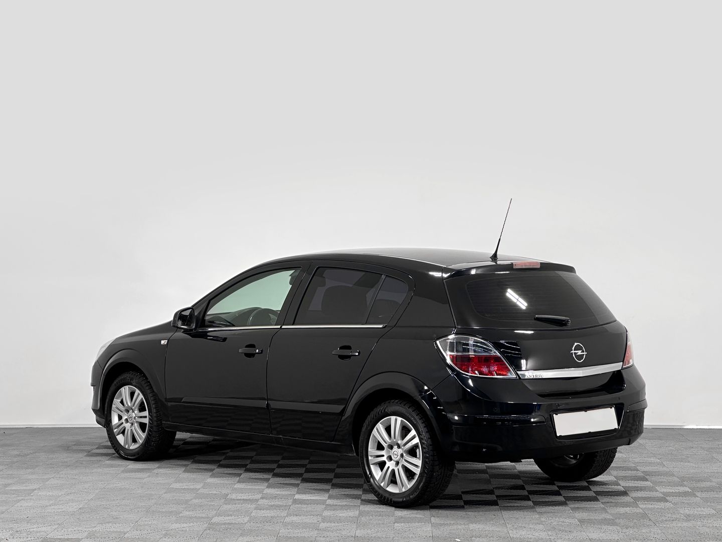 Opel Astra, H Рестайлинг 1.8 MT (140 л.с.)